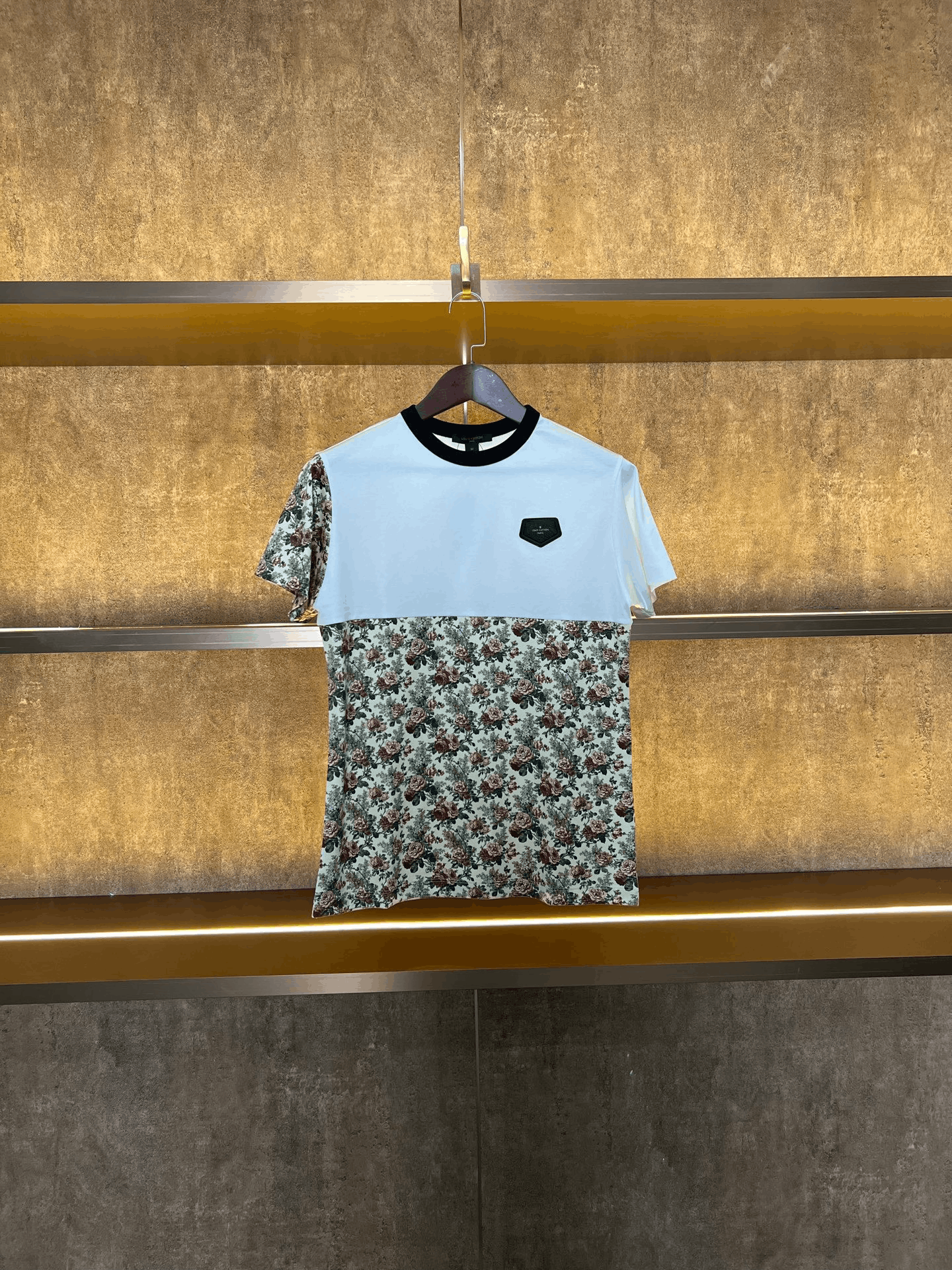 Louis Vuitton Louis Vuitton Floral Short-Sleeve Size M / US 6-8 / IT 42-44 - 1 Thumbnail