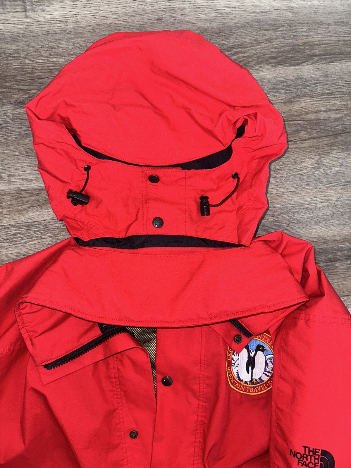 The North Face The North Face Red Hooded Adjustable Jacket Men's Gor-Tex Size US L / EU 52-54 / 3 - 6 Thumbnail