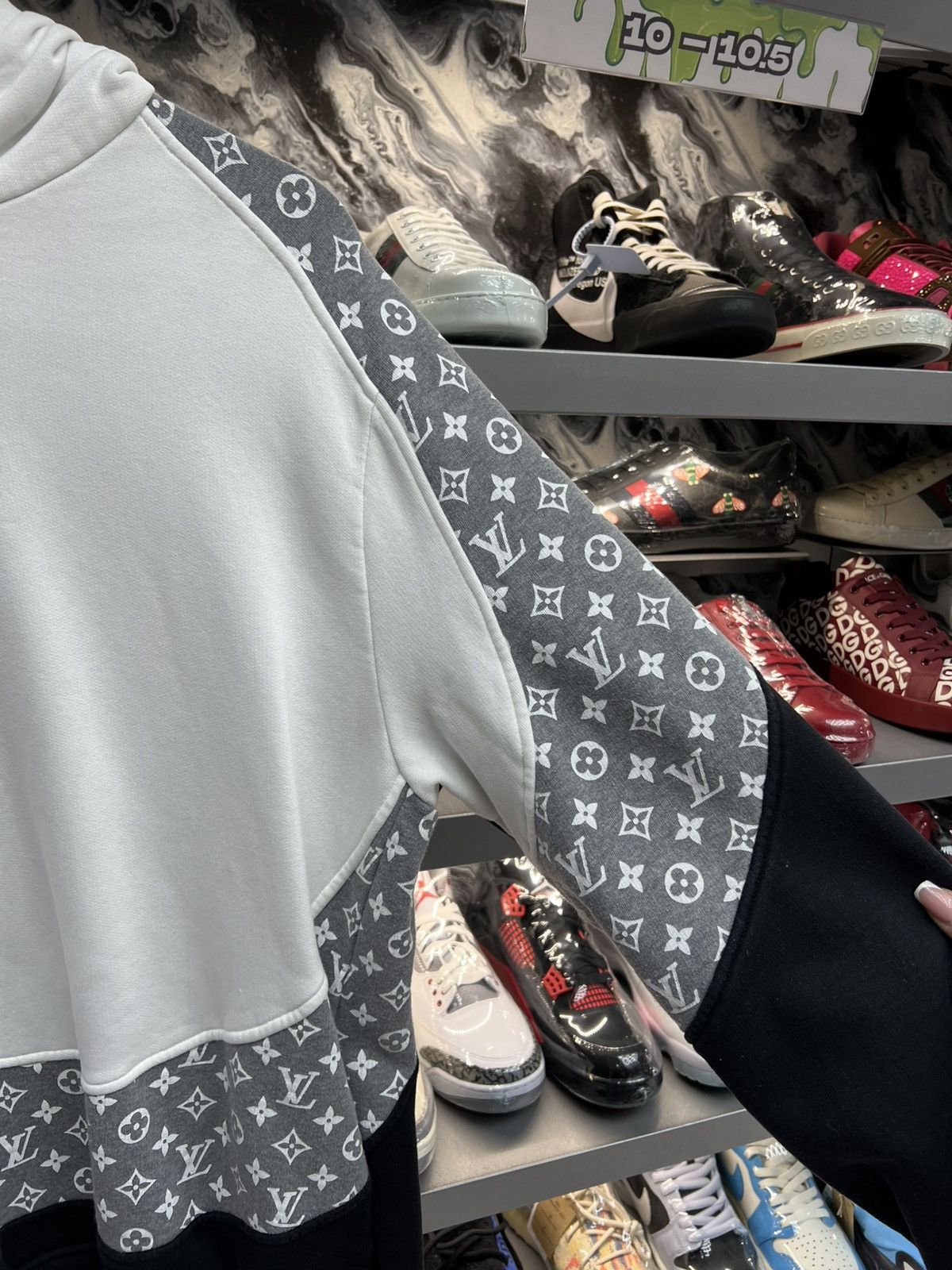 Louis Vuitton Louis Vuitton White/Grey/Black Circle Hoodie Size US XL / EU 56 / 4 - 3 Thumbnail