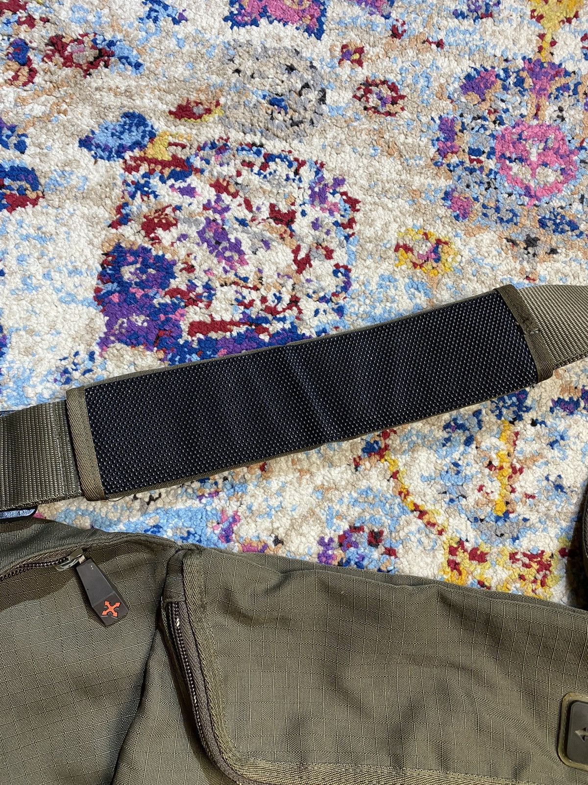 Guess 2003 Guess Jeans Company Multizipper Sling Fatigue Bag Size ONE SIZE - 12 Thumbnail