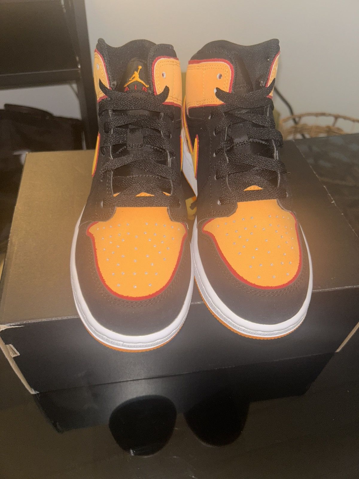 Jordan Brand Jordan 1 Mid Black & Orange Size 5.5 Size US 5.5 / EU 38 - 3 Thumbnail