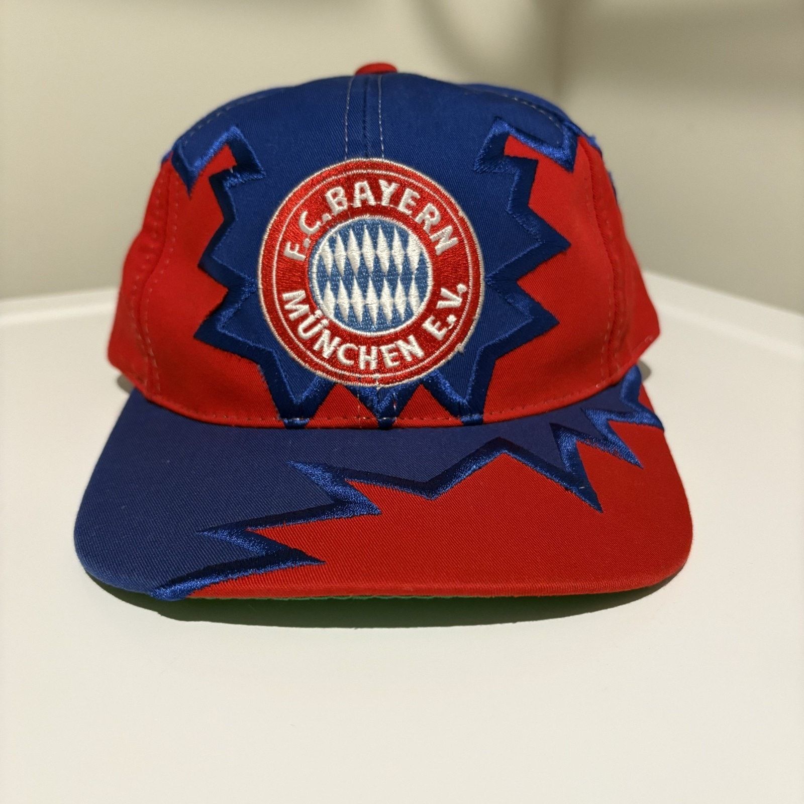 Drew Pearson × Vintage Vintage FC Bayern Munchen Jagged Edge Drew Pearson Hat Size ONE SIZE - 1 Thumbnail