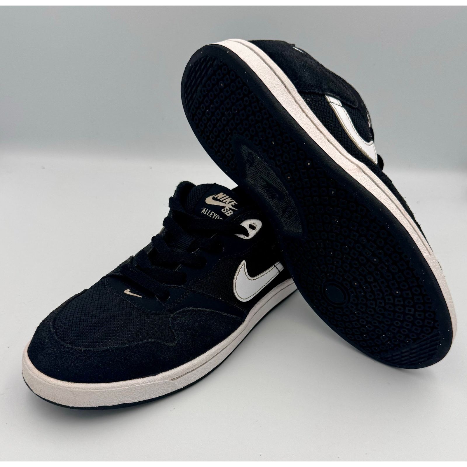 Nike NIKE SB ALLEYOOP' BLACK WHITE SIZE 5.5Y GS CJ0883-001 Size US 5.5 / EU 38 - 10 Thumbnail