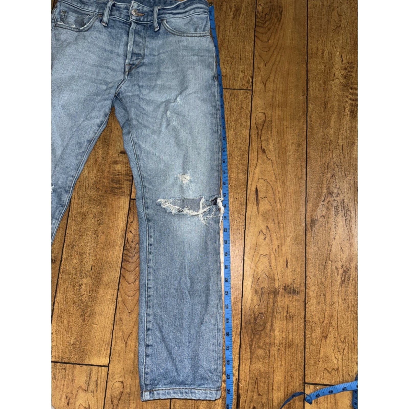 Buck Mason Buck Mason PO 3015 Button Fly Stone Washed Ripped Jeans 28x26 Beige Skinny Mens Regular 28 Inseam 26 Jeans Box Stone Washed Buck Mason Shirt? Size US 28 / EU 44 - 7 Thumbnail