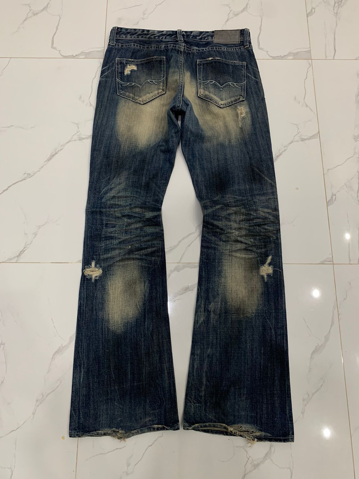 GOSTAR DE FUGA GOSTAR DE FUGA DISTRESSED FLARED JEANS Size US 31 - 15 Thumbnail