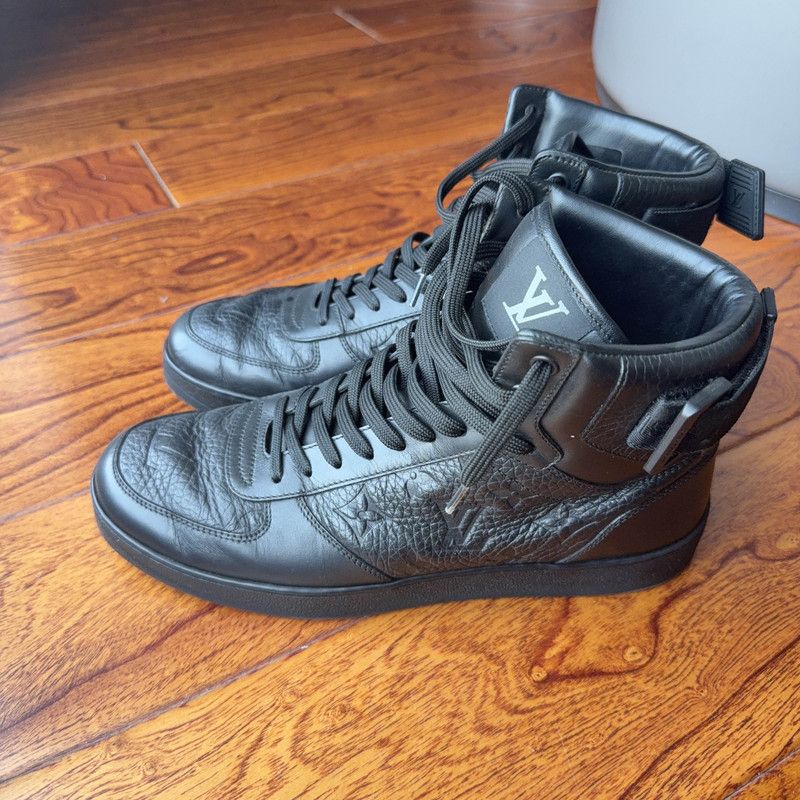 Louis Vuitton Louis Vuitton Rivoli High-Top Fashion Sneakers 0079 Size US 7.5 / EU 40-41 - 1 Thumbnail