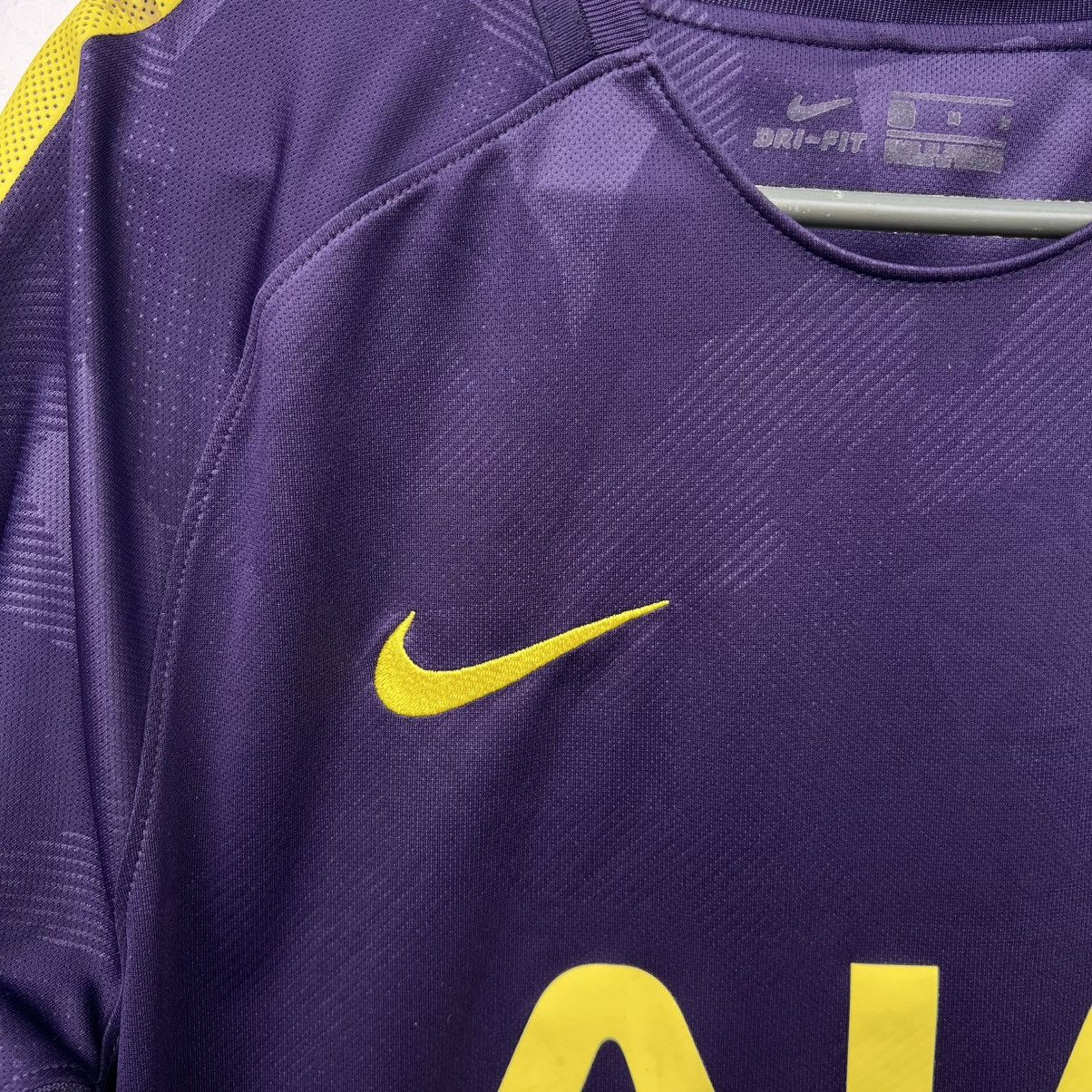 Nike TOTTENHAM 2017/2018 THIRD FOOTBALL SHIRT NIKE SOCCER JERSEY Size US M / EU 48-50 / 2 - 3 Thumbnail
