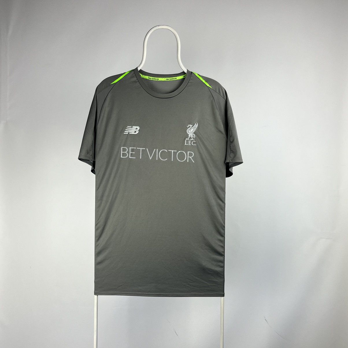 New Balance New Balance Liverpool home jersey 2018/19 size XLARGE Size US XL / EU 56 / 4 - 1 Thumbnail