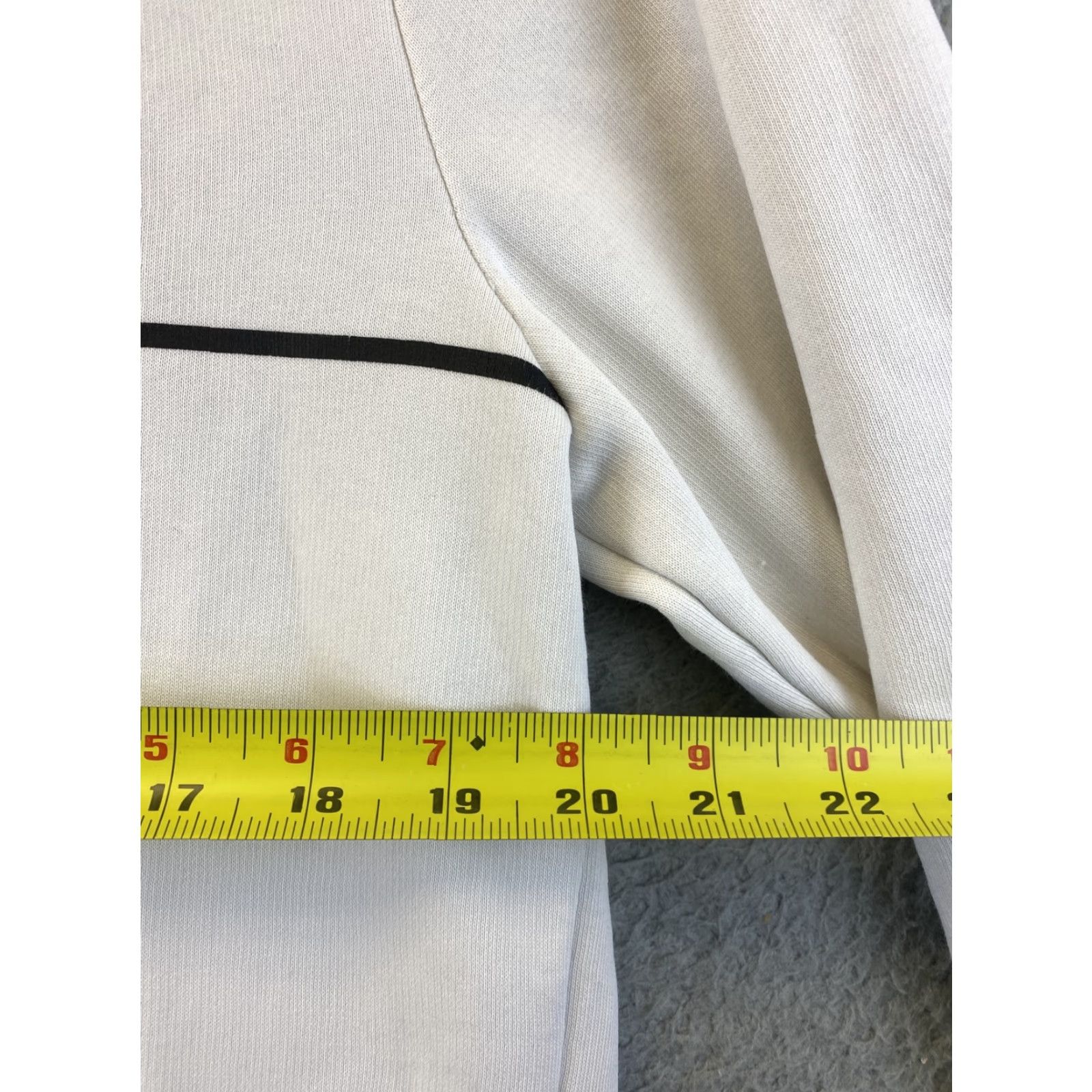 Calvin Klein VINTAGE Calvin Klein Sweatshirt Shirt Unisex M White 92-6 SZ M Sweatshirt Pullover Sweater White Unisex Mens Womens Size US M / EU 48-50 / 2 - 5 Thumbnail