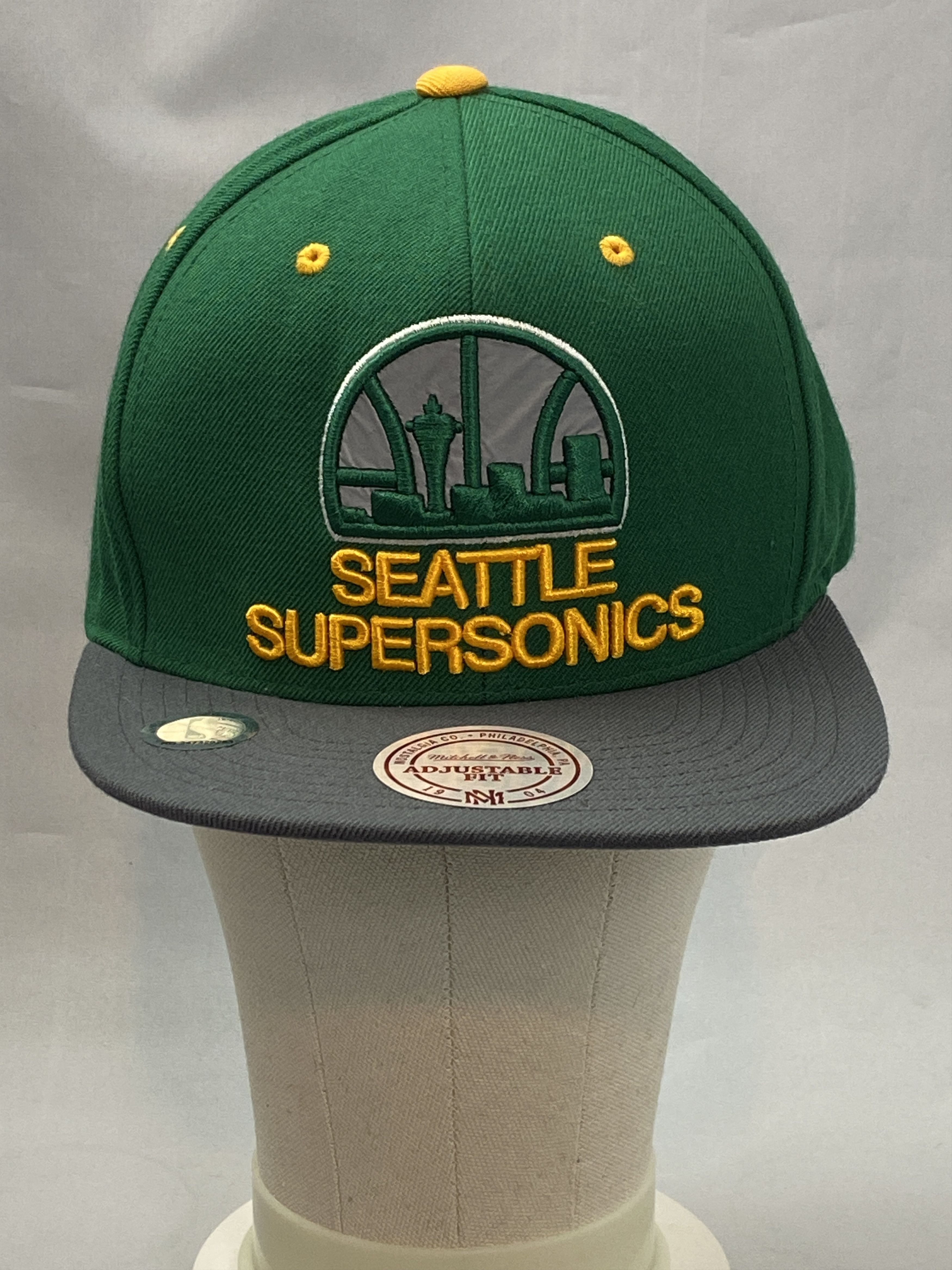 Mitchell & Ness × NBA SEATTLE SUPERSONICS Hat Snapback Embroidered Logo Flat Brim Size ONE SIZE - 1 Thumbnail