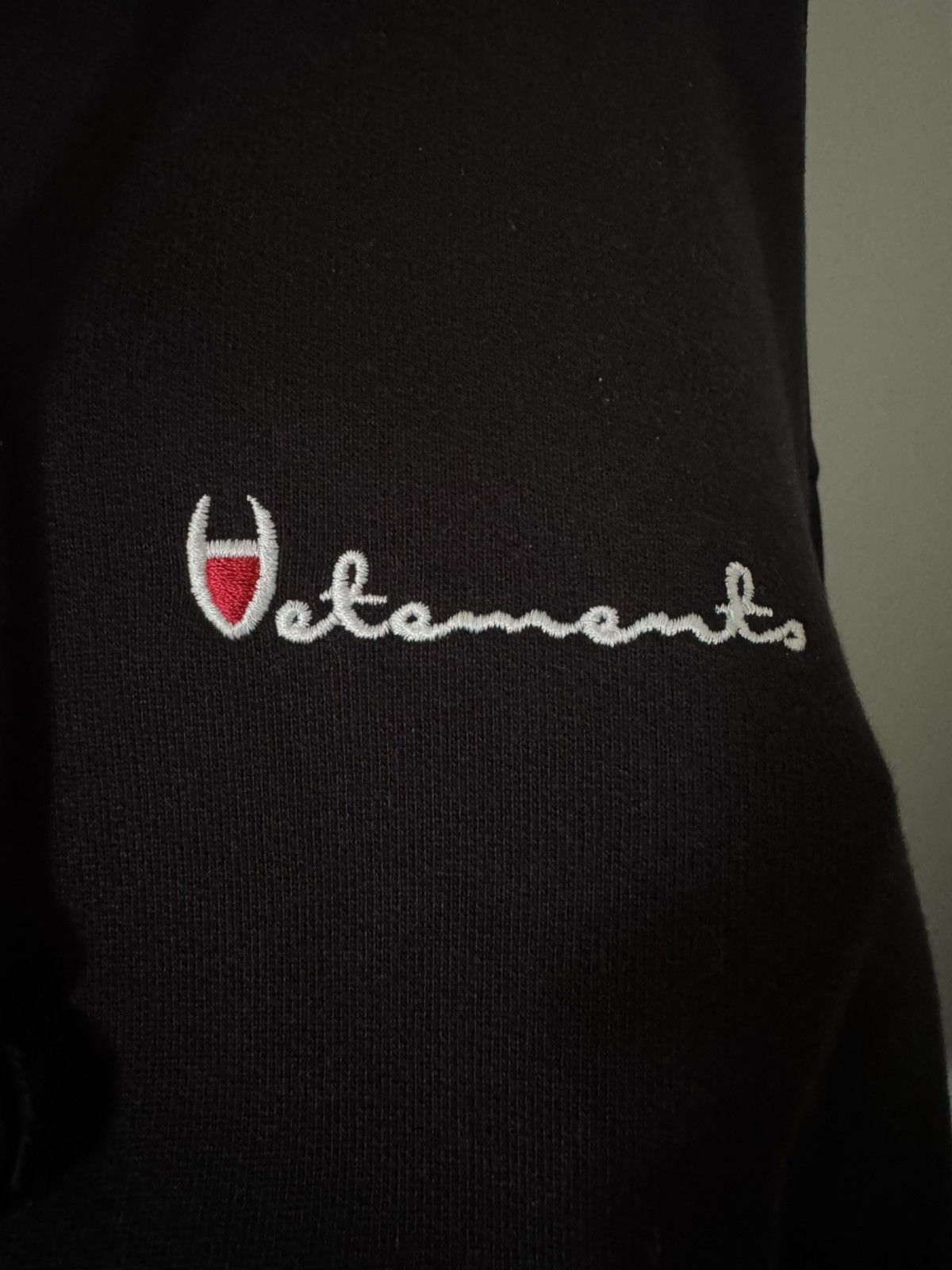 Vetements Vetements Metallic Logo Champion Reversible Cropped Hoodie Size S / US 4 / IT 40 - 2 Thumbnail