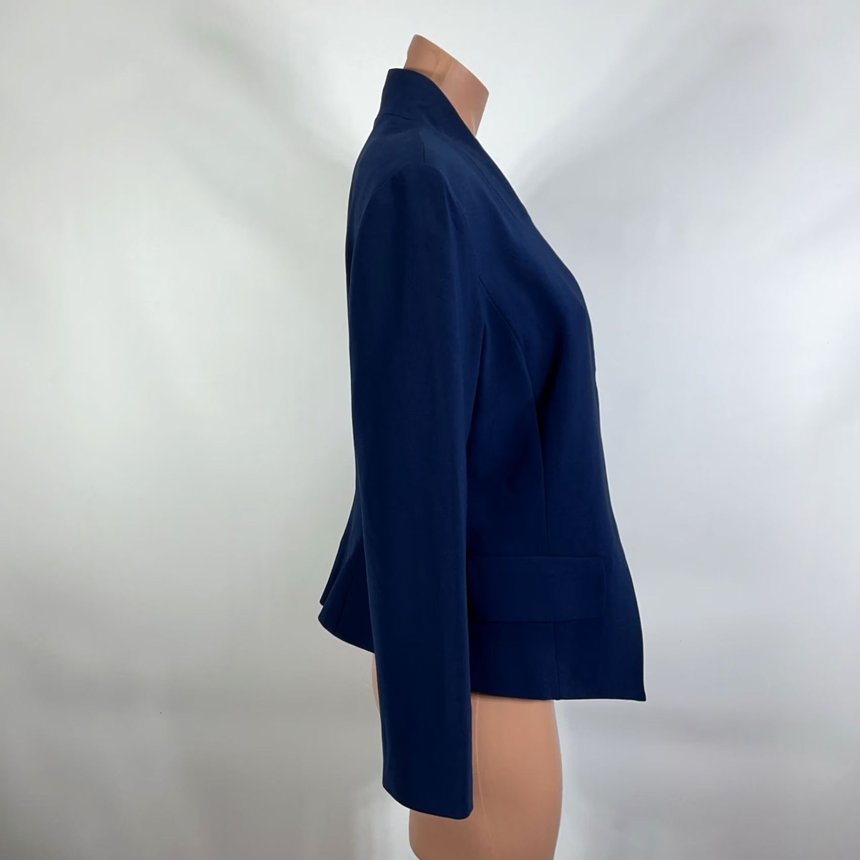 St. John St John Blazer 8 Navy Structured Short Open Front Light Shoulder Pads Triacetate Size 30" / US 8 / IT 44 - 6 Thumbnail
