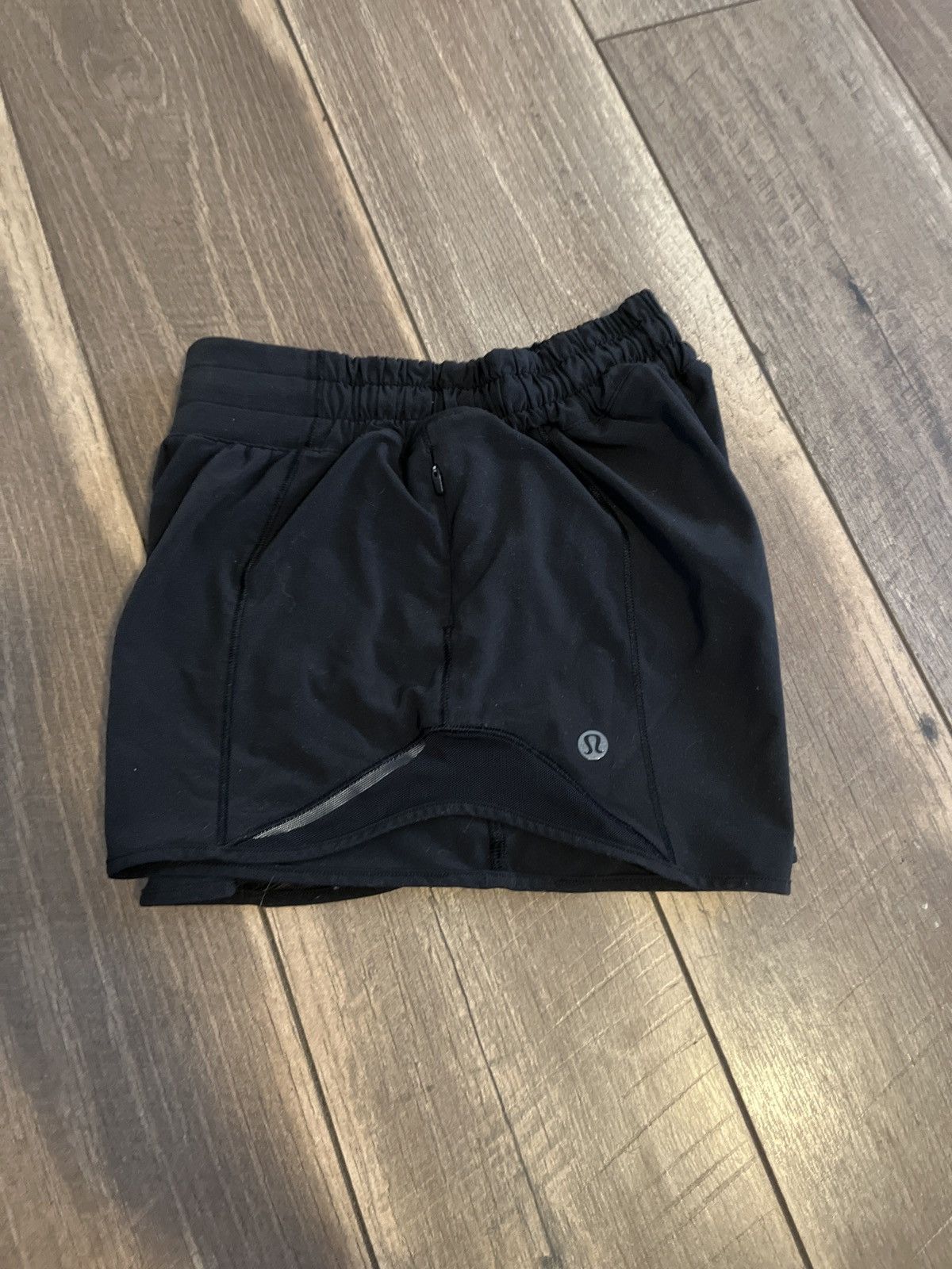 Lululemon Lululemon Hotty Hot low-rise lined short 2.5 Size 26" / US 2 / IT 38 - 1 Thumbnail