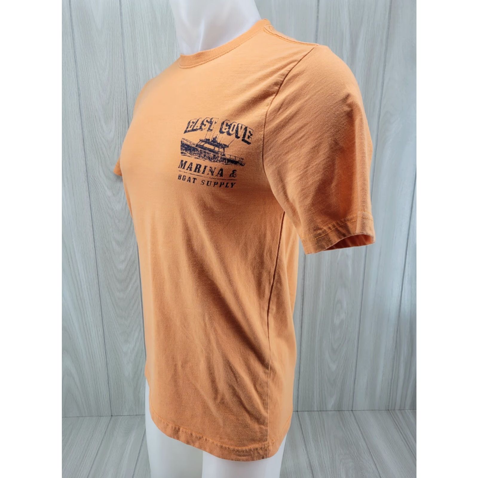 Izod IZOD Saltwater Shirt Mens S Orange Short Sleeve Marlin East Cove Marina Shirt Men Short Sleeve Crew Neck Logo 90s Beach Fish Catch The Wave Size US S / EU 44-46 / 1 - 2 Thumbnail