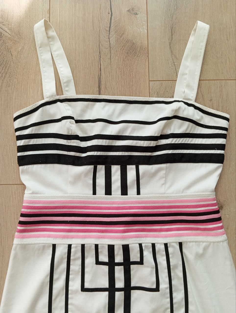 Karen Millen Karen Millen Geometric Stripe Bodycon Dress White Pink 10 Size M / US 6-8 / IT 42-44 - 2 Thumbnail