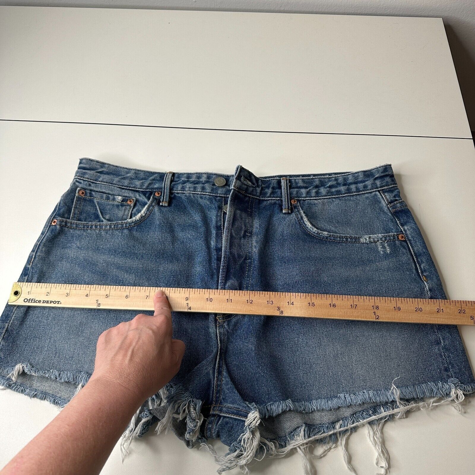 GRLFRND GRLFRND Cindy Button Fly High Rise CutOff Short Raw Hem 32 Size 32" / US 10 / IT 46 - 12 Thumbnail