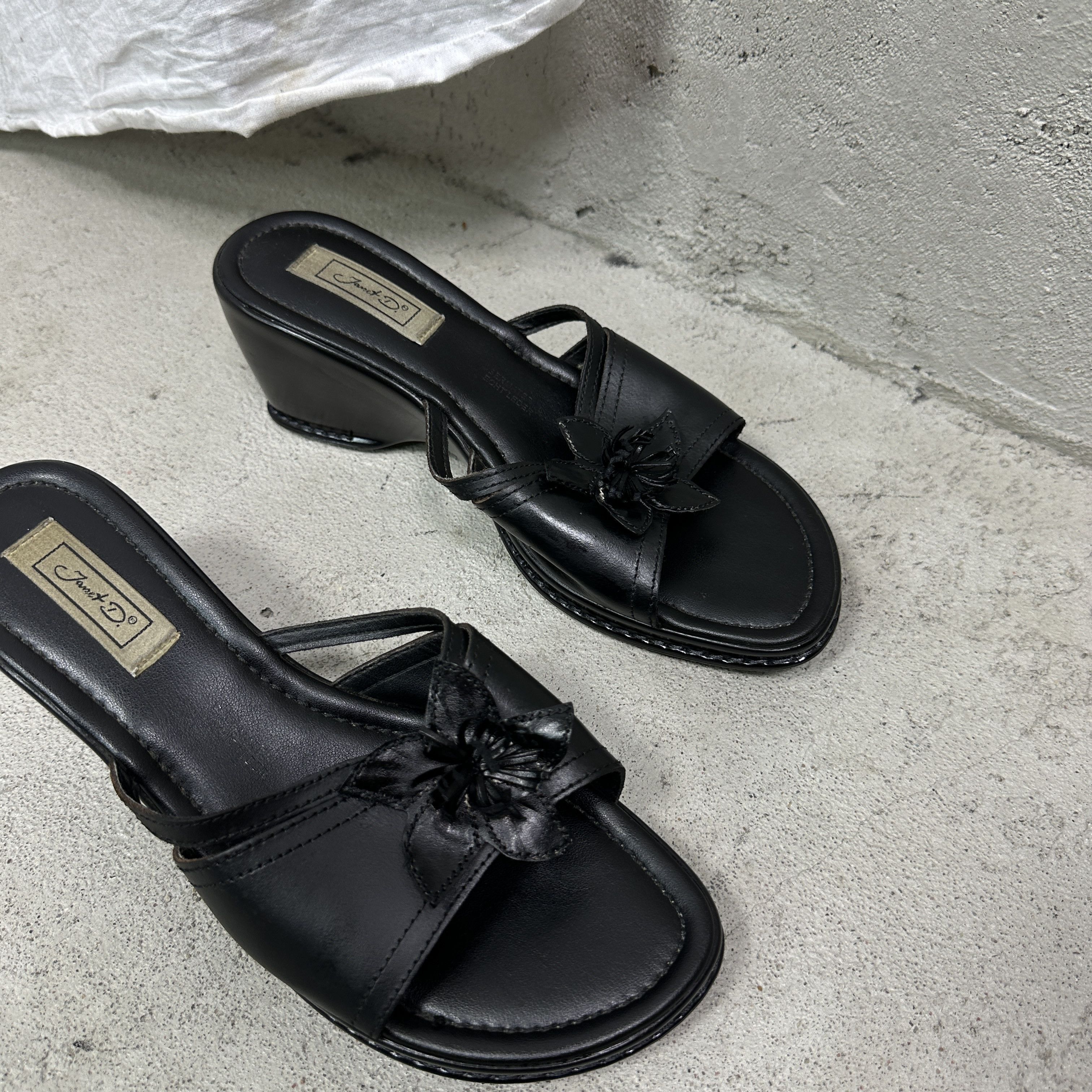 Vintage Vintage Avant Garde Leather Flower Flip Flops Y2K Size US 11 / IT 41 - 5 Thumbnail