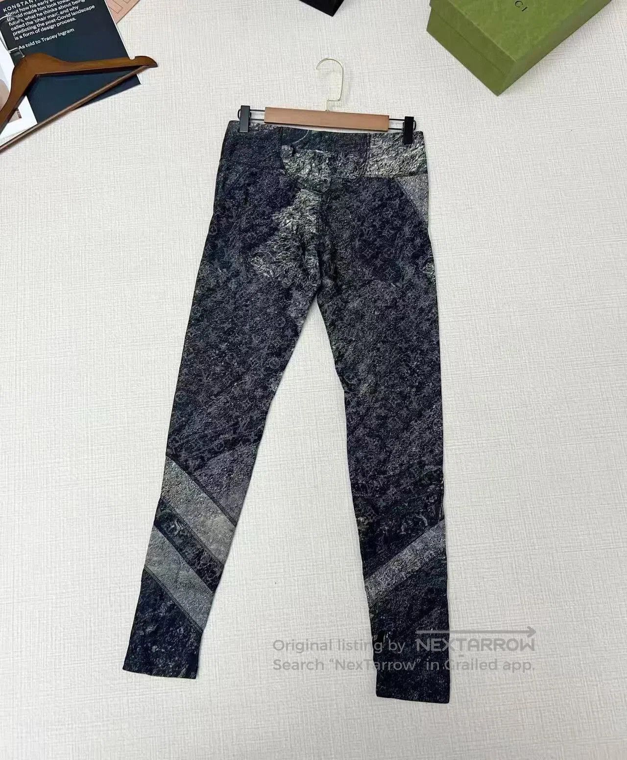Louis Vuitton LV Monogram Print Leggings for Women. Size 27" / US 4 / IT 40 - 2 Thumbnail