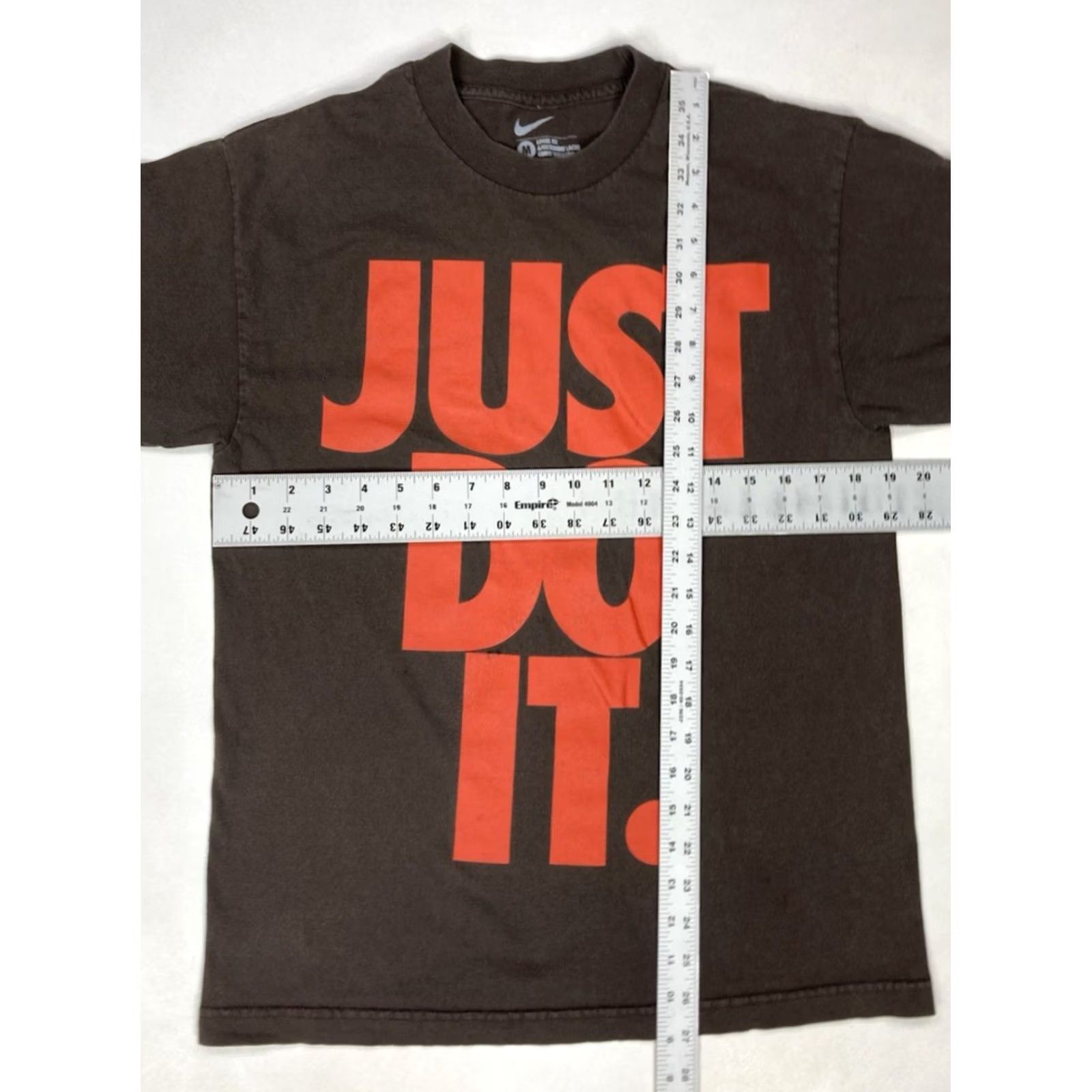 Nike Nike Just Do It Graphic T-shirt Men Slim Fit Medium Brown Orange Short Sleeve Size US M / EU 48-50 / 2 - 7 Thumbnail