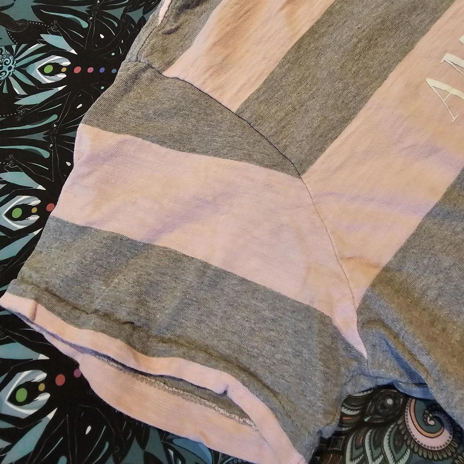 American Eagle Outfitters American Eagle Outfitters Men's Grey and Pink Tshirt Size US L / EU 52-54 / 3 - 6 Thumbnail