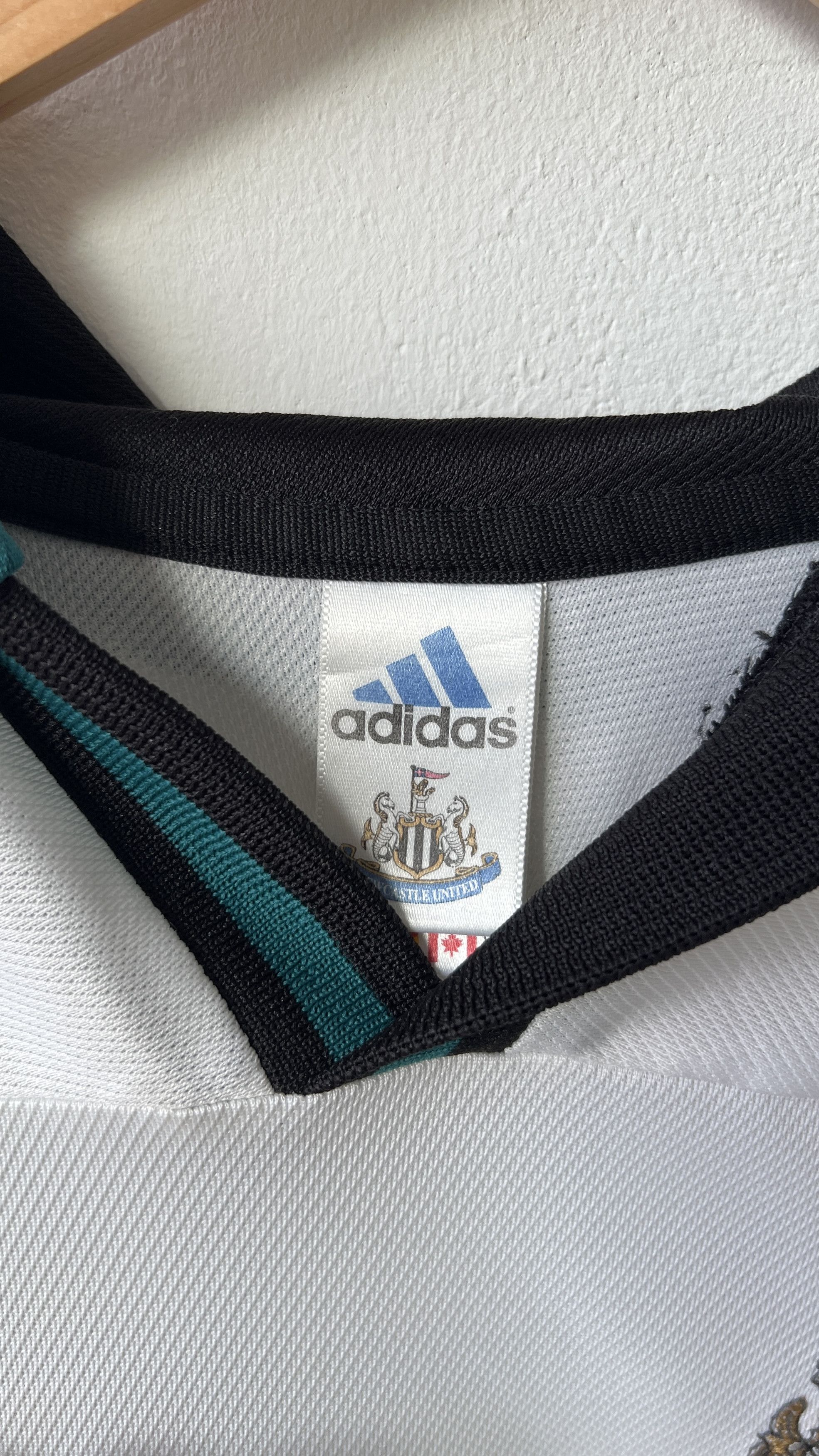 Adidas (L) Newcastle 1999-00 Away Shirt Shearer #9 Kit Size US L / EU 52-54 / 3 - 4 Thumbnail