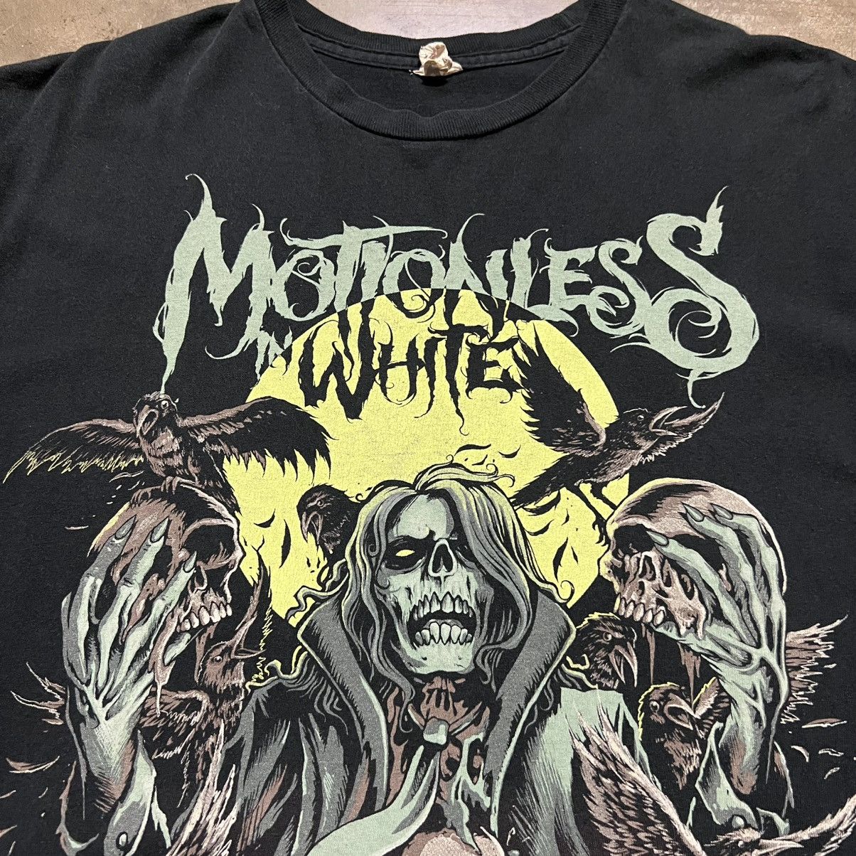 Band Tees Vintage Motionless in White Band Tee Grunge Punk Metal Y2K Size US XL / EU 56 / 4 - 5 Thumbnail