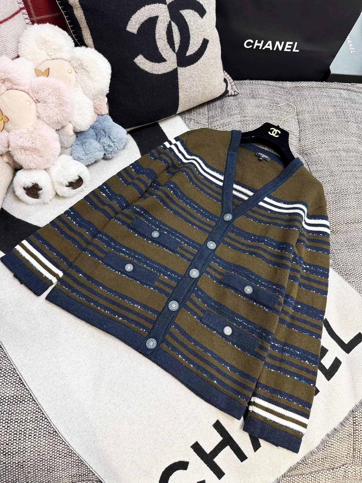 Chanel Chanel 20C Station Teal Sequin Stripe Vneck Knit Jacket 34 Size XS / US 0-2 / IT 36-38 - 9 Thumbnail