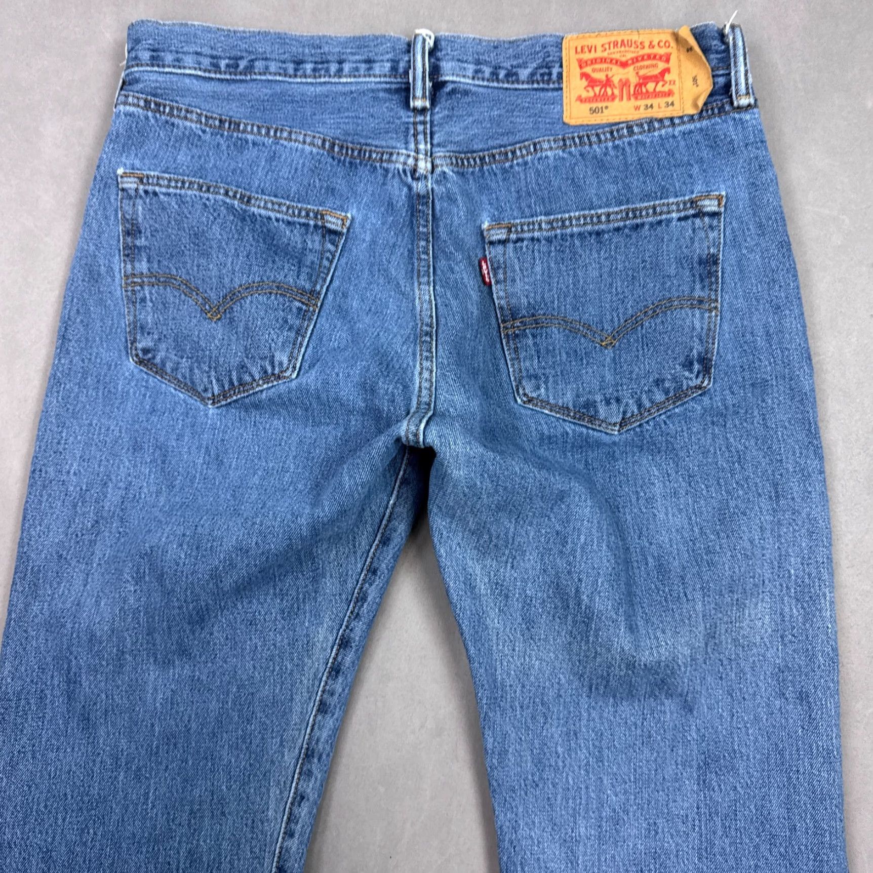 Levi's VINTAGE Levis 501 Jeans Mens 34x34 Blue Denim Button Fly Distressed Straight Pants Size US 34 / EU 50 - 5 Thumbnail