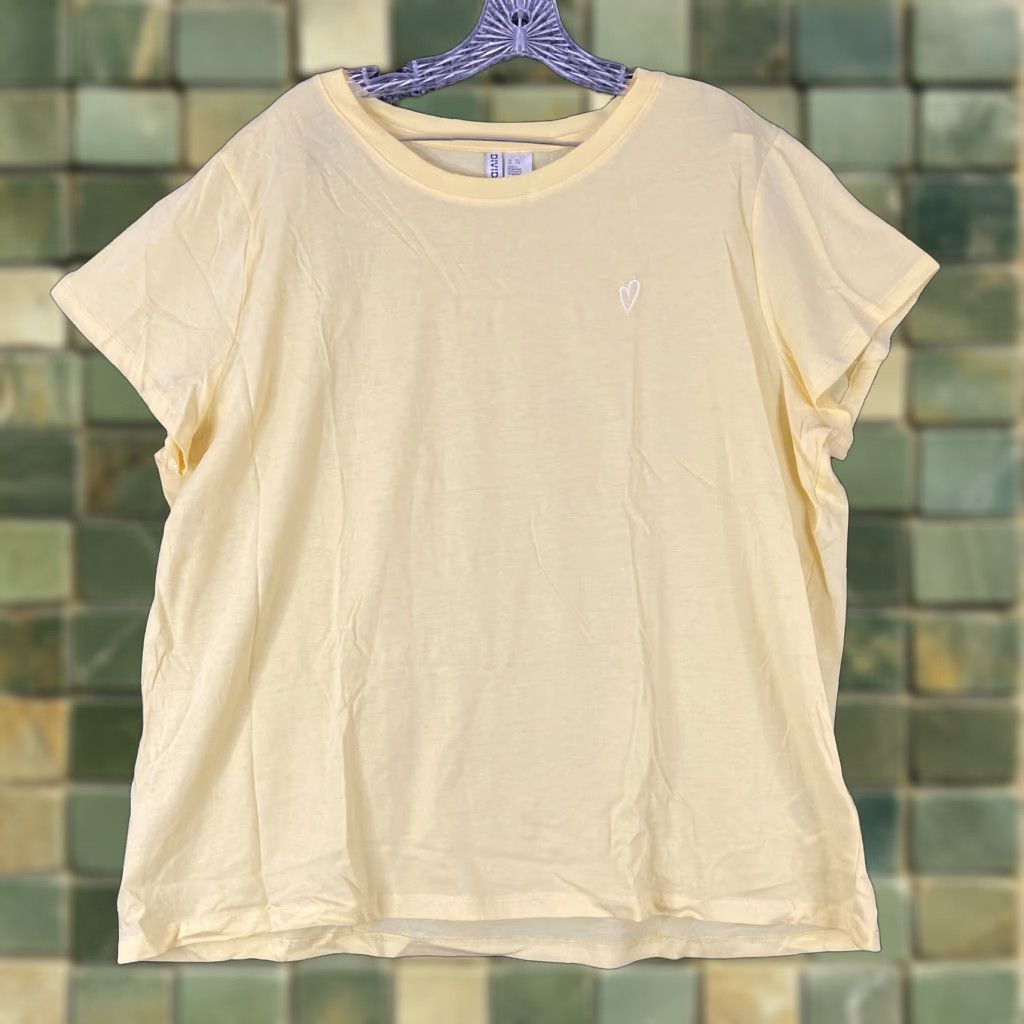 Vintage DIVIDED Blouse Shirt Women 2XL Yellow Short Sleeve Embroidered Heart Top Size XXL / US 16-18 / IT 52-54 - 1 Thumbnail