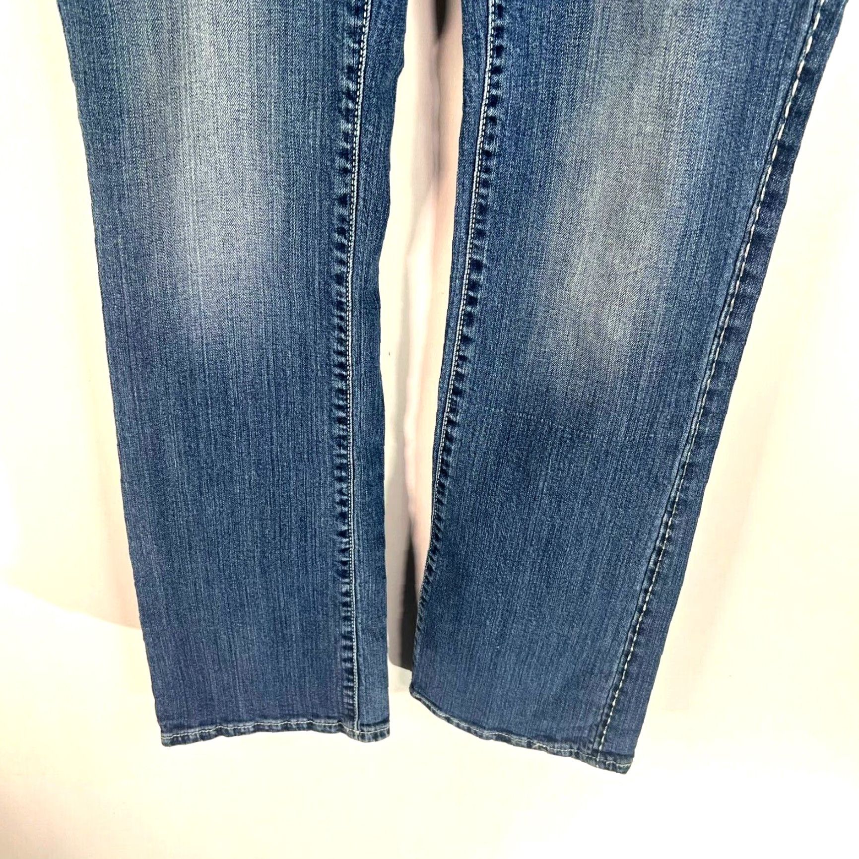 Wrangler Wrangler Rock 47 Low Rise Bedazzled Jeans Womens Size 32x34 Blue Denim Embroidered Rhinestone Stretch Regular Fit Size 24" / US 00 / IT 34 - 4 Thumbnail