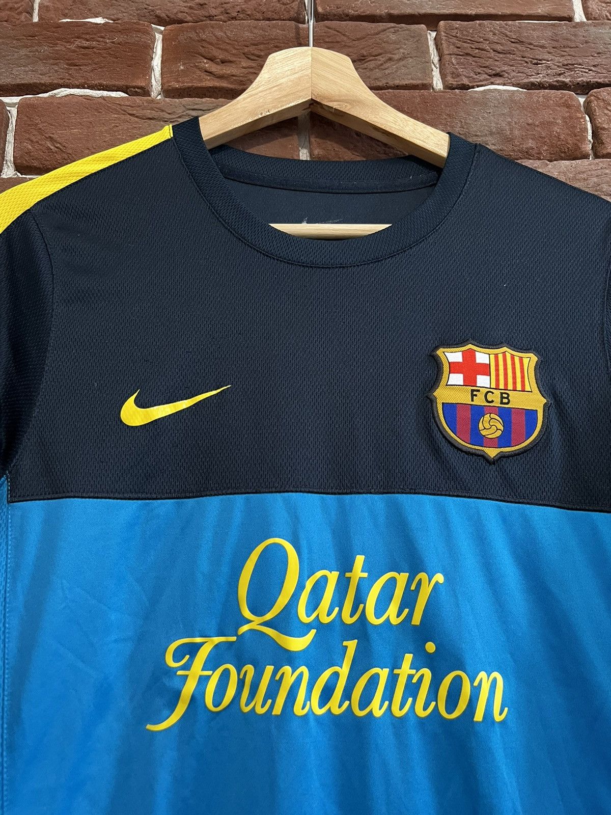 Nike Rare FC Barcelona Y2K Jersey Nike Swoosh Soccer Size US S / EU 44-46 / 1 - 4 Thumbnail