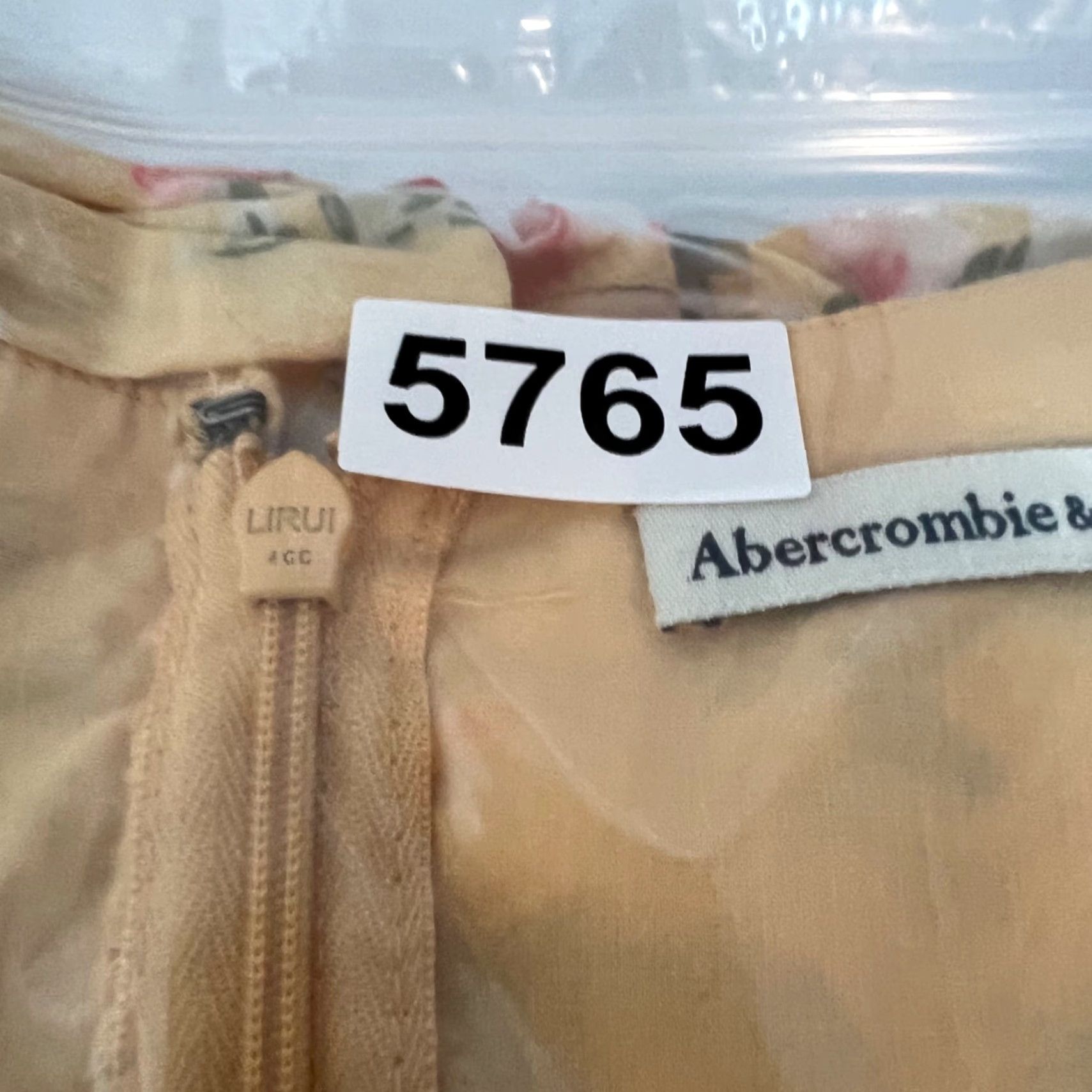 Abercrombie & Fitch VINTAGE Abercrombie & Fitch SP Yellow Floral Puff-Sleeve Mini Dress w/ Ruffle V-Neckline Dress? Size S / US 4 / IT 40 - 8 Thumbnail