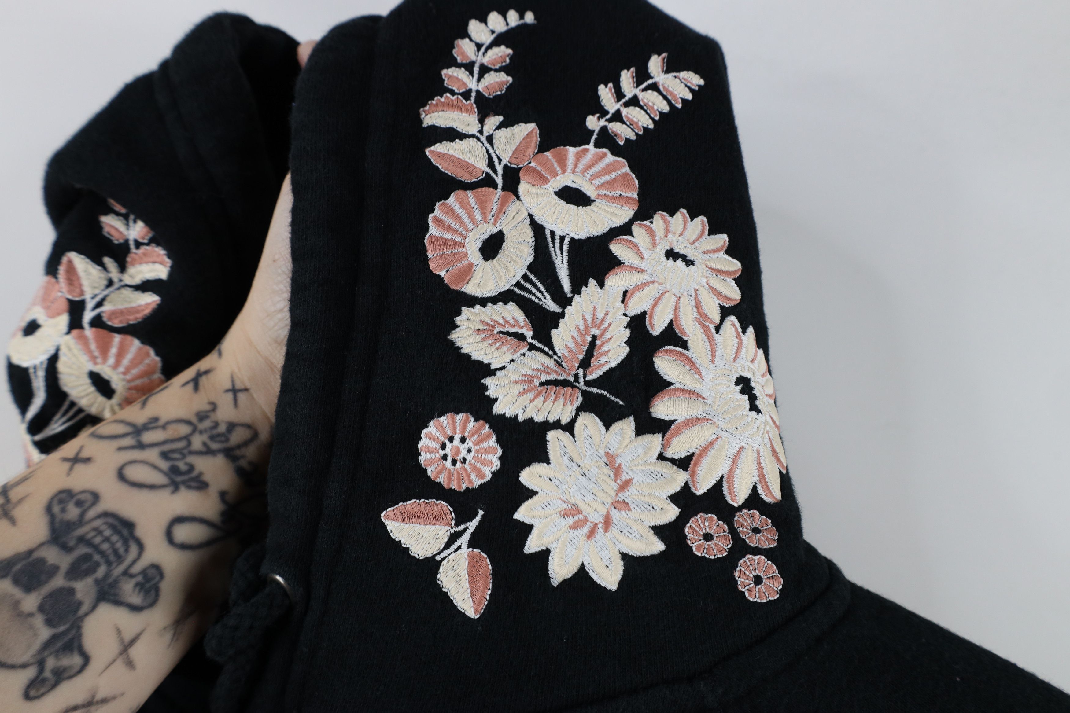 Obey × Vintage Vintage Obey Propaganda Spell Out Flower Hoodie Sweatshirt Size M / US 6-8 / IT 42-44 - 10 Thumbnail