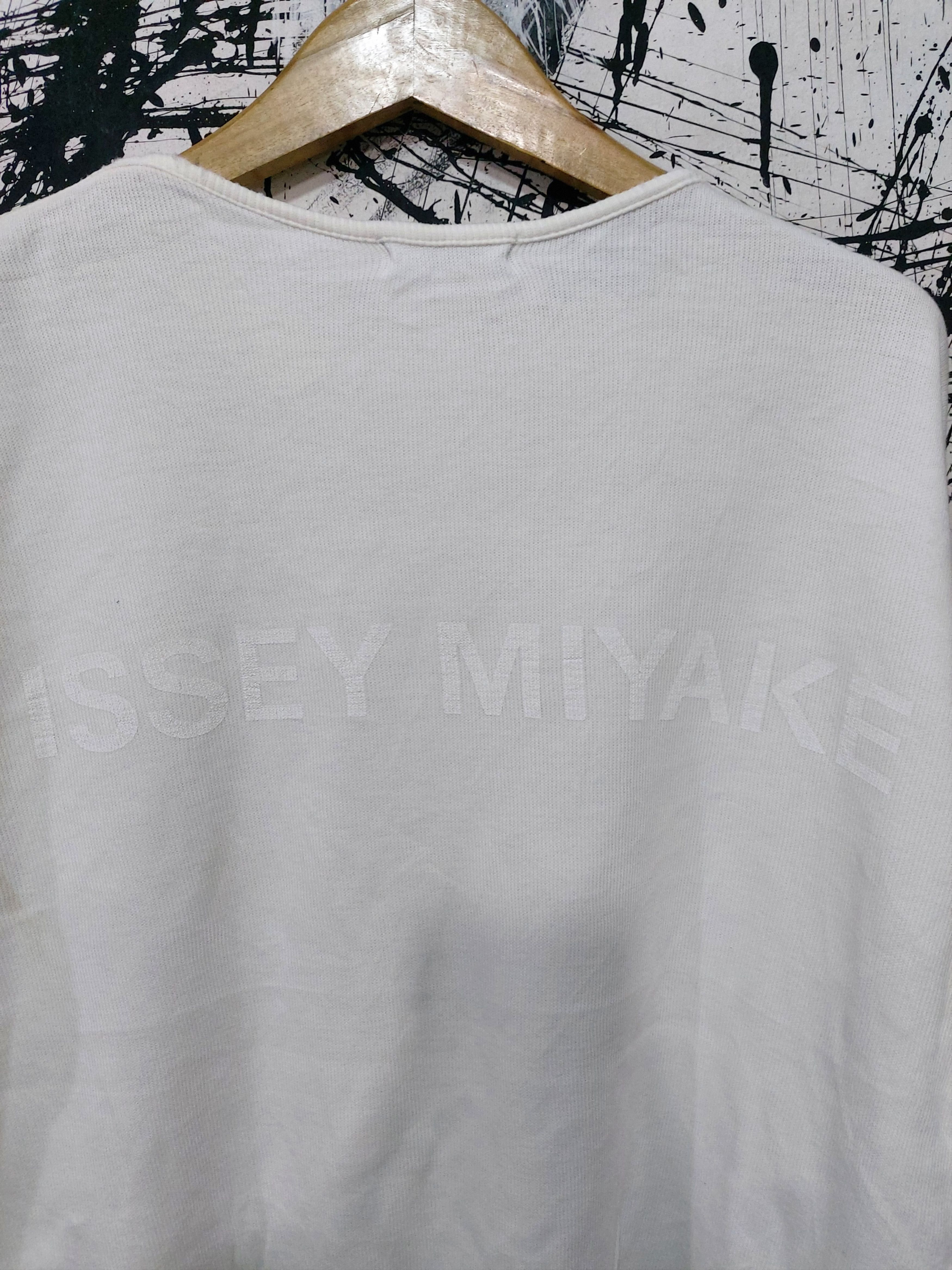 Issey Miyake VINTAGE ISSEY MIYAKE SCRIPT LOGO SWEATSHIRT Size US L / EU 52-54 / 3 - 3 Thumbnail