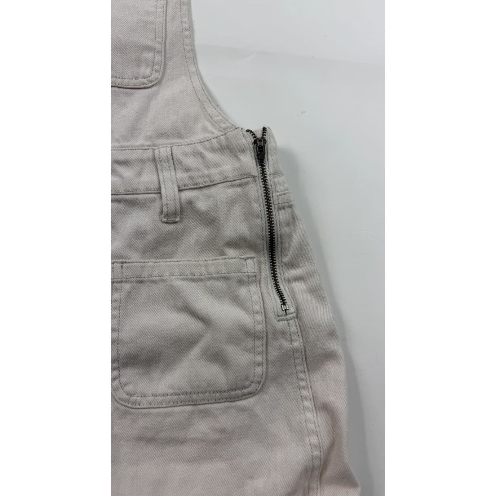 Madewell VINTAGE Madewell Overalls Shorts Womens XS Ecru Denim Raw Hem Frayed Side Zip Shortalls Size 26" / US 2 / IT 38 - 2 Thumbnail