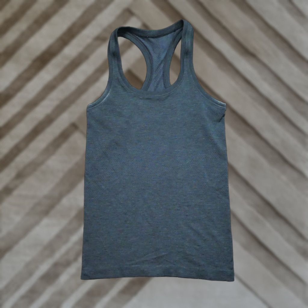Lululemon Lululemon Tank Top Womens 4 Blue Navy Racer Back Shirt Adult Womens Color: Blue Racerback Tank Top Size S / US 4 / IT 40 - 1 Thumbnail