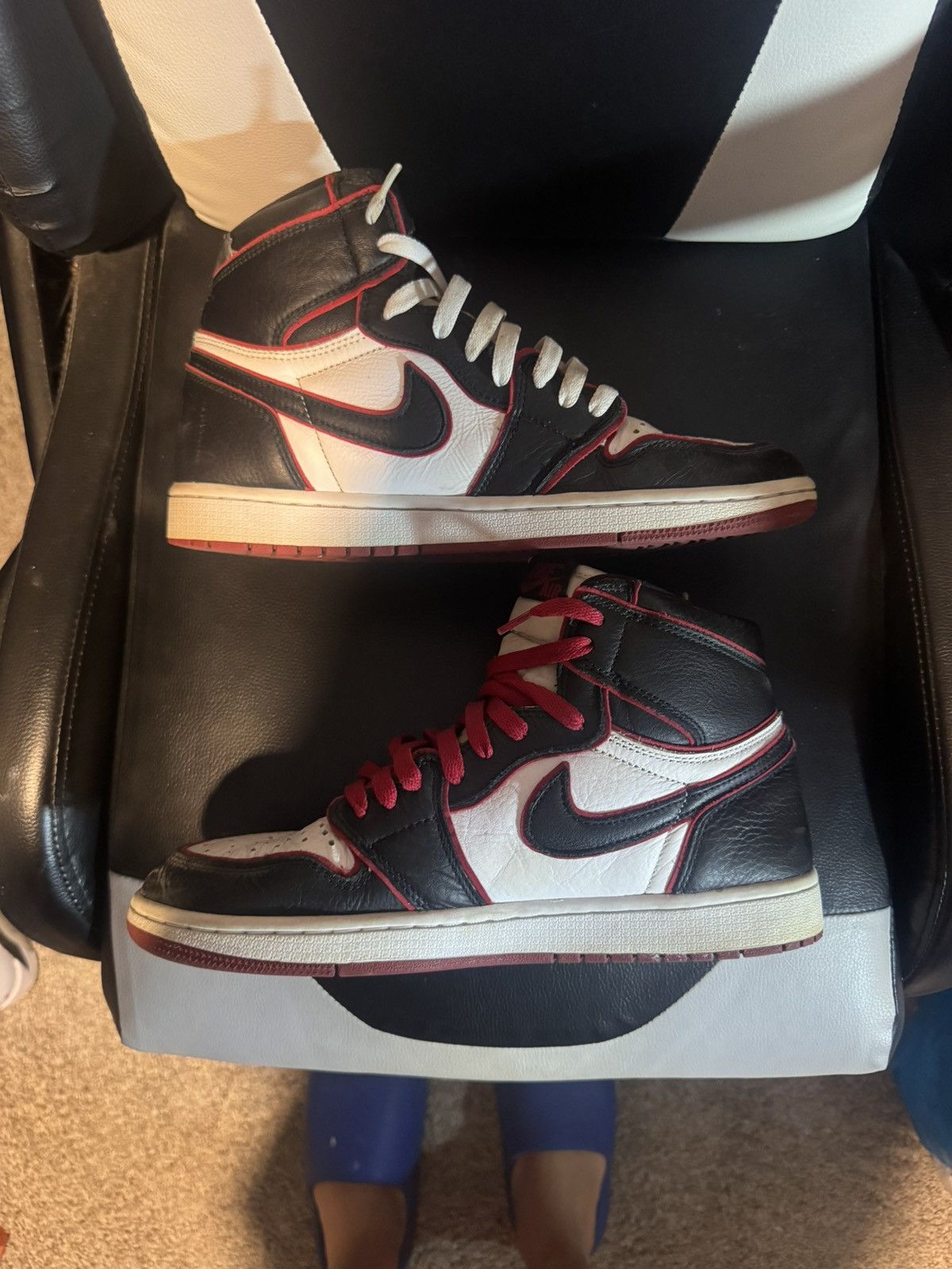 Jordan Brand Air Jordan 1 High OG “BloodLine” Size US 9 / EU 42 - 3 Thumbnail