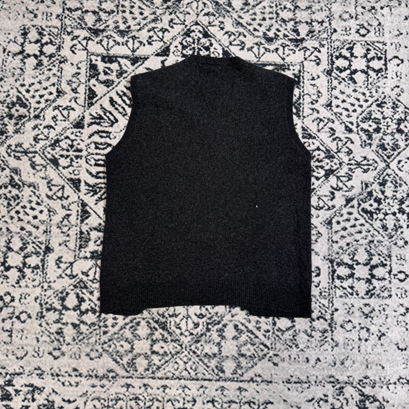 Vintage Vintage Unisex Black Wool Vest Sweater Size M 90s Oldmoney Size US M / EU 48-50 / 2 - 10 Thumbnail