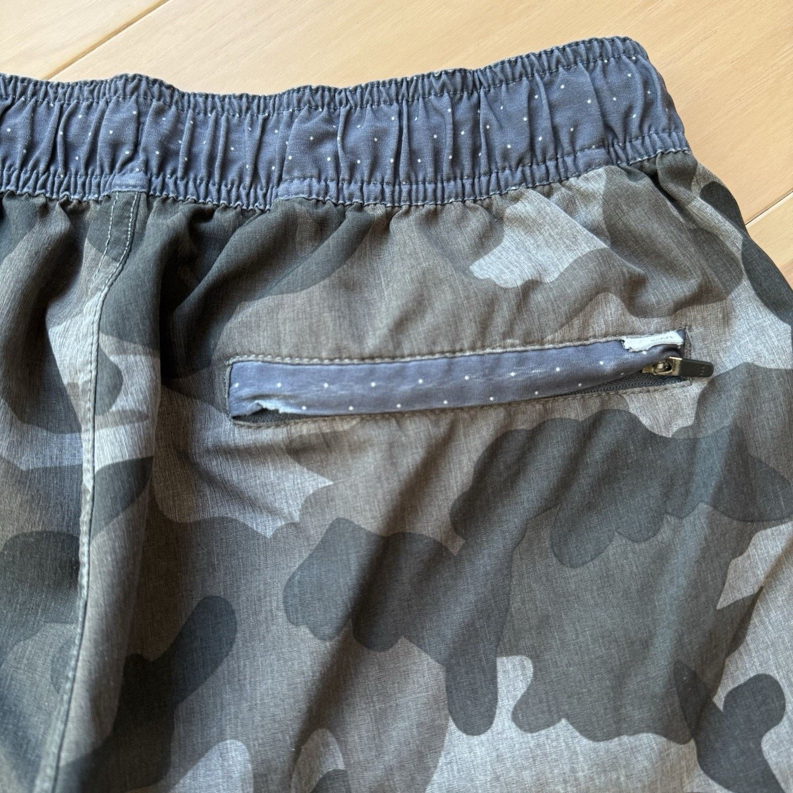 Vuori Vuori Banks Shorts Large Black Camo Lightweight Workout Size US 32 / EU 48 - 8 Thumbnail