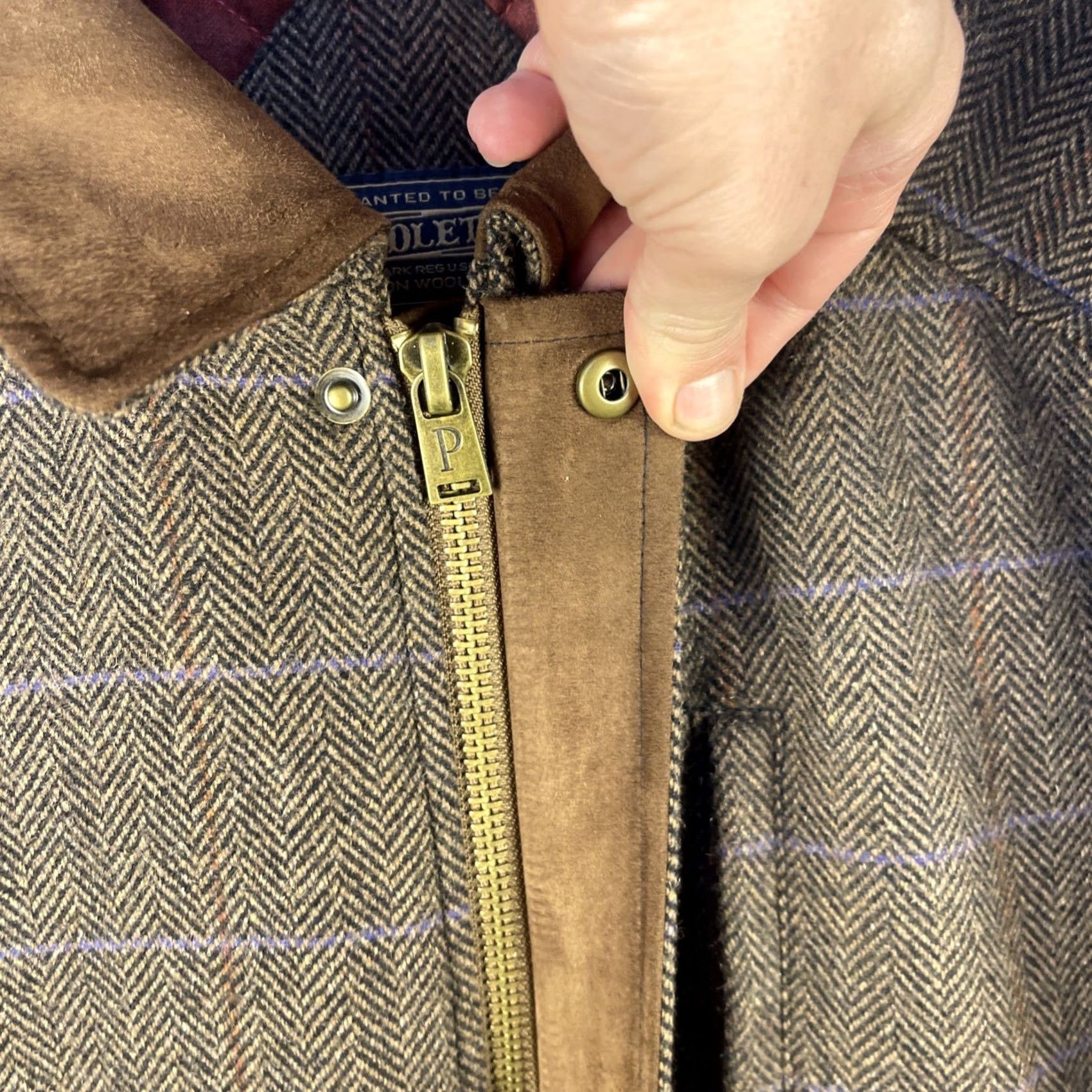 Pendleton VINTAGE Pendleton Wool Jacket Mens Large Brown Tweed Quilted Lined Insulated Pockets Mid-Length Wool Tw ed Jacket Size US L / EU 52-54 / 3 - 4 Thumbnail