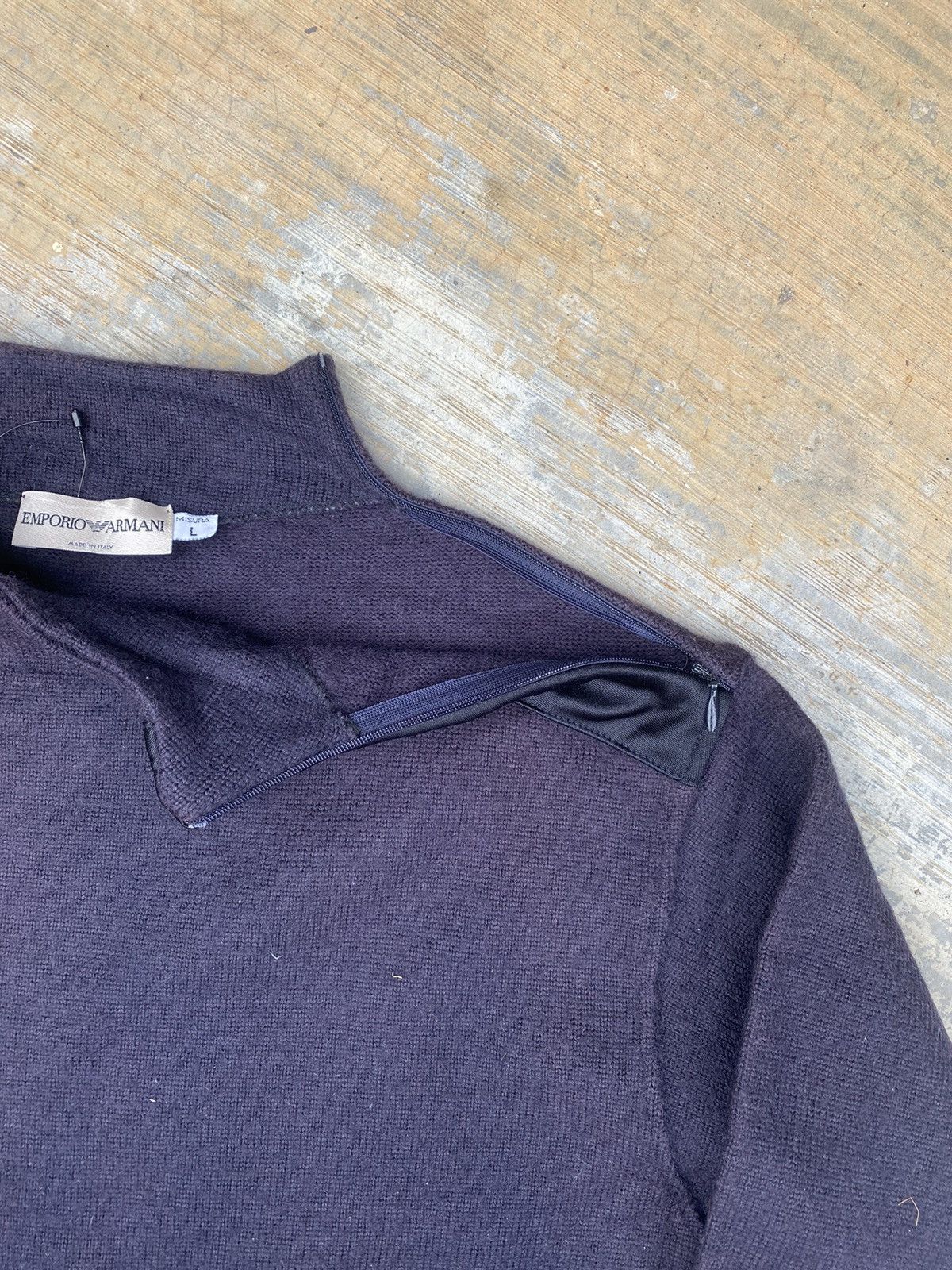 Emporio Armani × Vintage Vintage Emporio Armani Sun Faded Wool Sweater Size L / US 10 / IT 46 - 4 Thumbnail