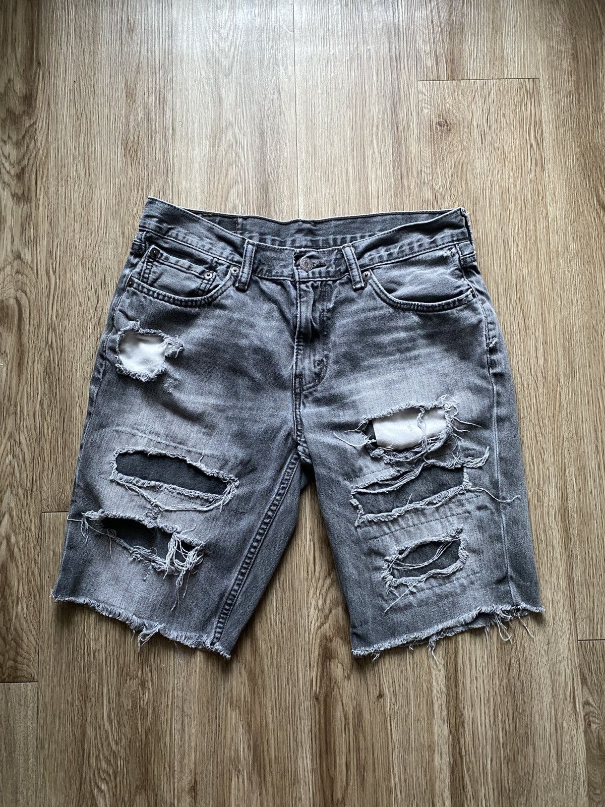 Levi's Y2K Distressed Levis Denim Shorts Size US 30 / EU 46 - 1 Thumbnail