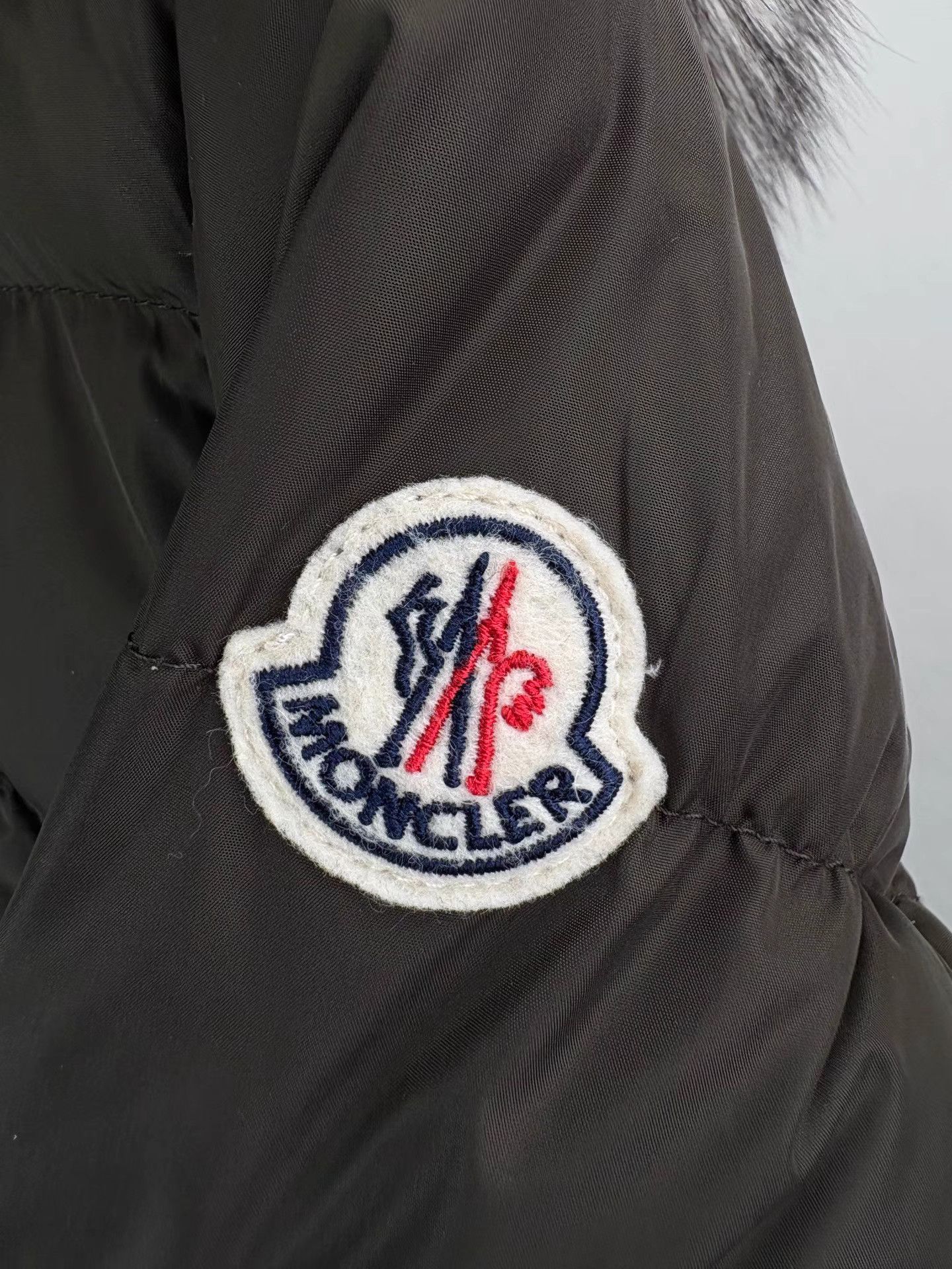 Moncler MONCLER APHROTI Fur Collar Down Jacket Size US M / EU 48-50 / 2 - 3 Thumbnail