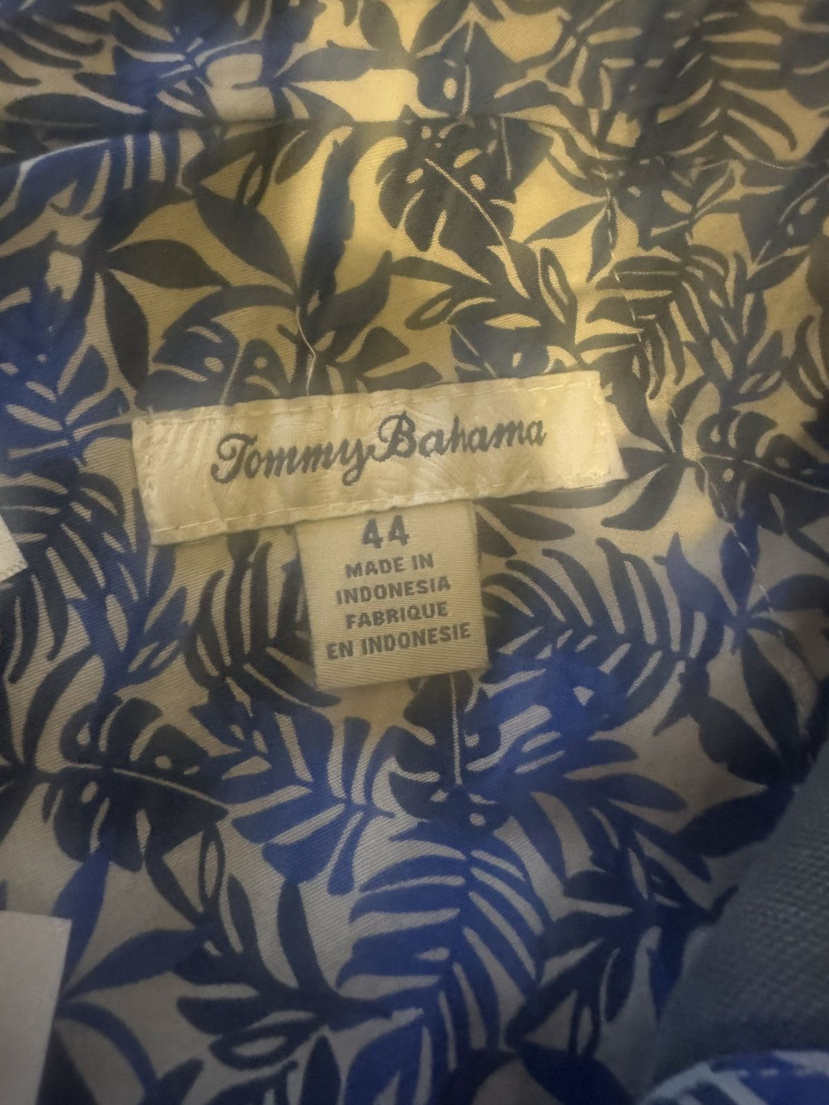 Tommy Bahama New coastal key MENS SIZE 44 TOMMY BAHAMA GRAY CASUAL SHORTS Size US 44 / EU 60 - 3 Thumbnail
