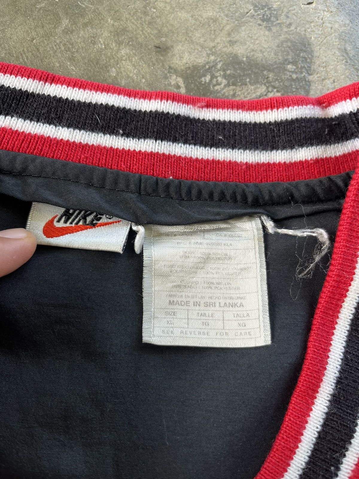 Nike × Vintage 🔥Nike Vintage Big Swoosh Embroidery V Neck Jacket 90s Size US XL / EU 56 / 4 - 4 Thumbnail