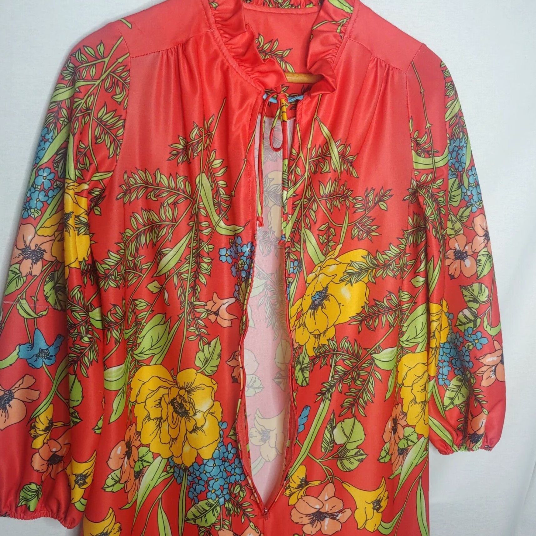 Vintage VINTAGE Robe Women's Kimono Maxi Floral Red Polyester Stretch M Medium - 54" Long, Long Sleeve, Zip & Tie Closure, Machine Washable, 70s Lounge Gown Size ONE SIZE - 3 Thumbnail