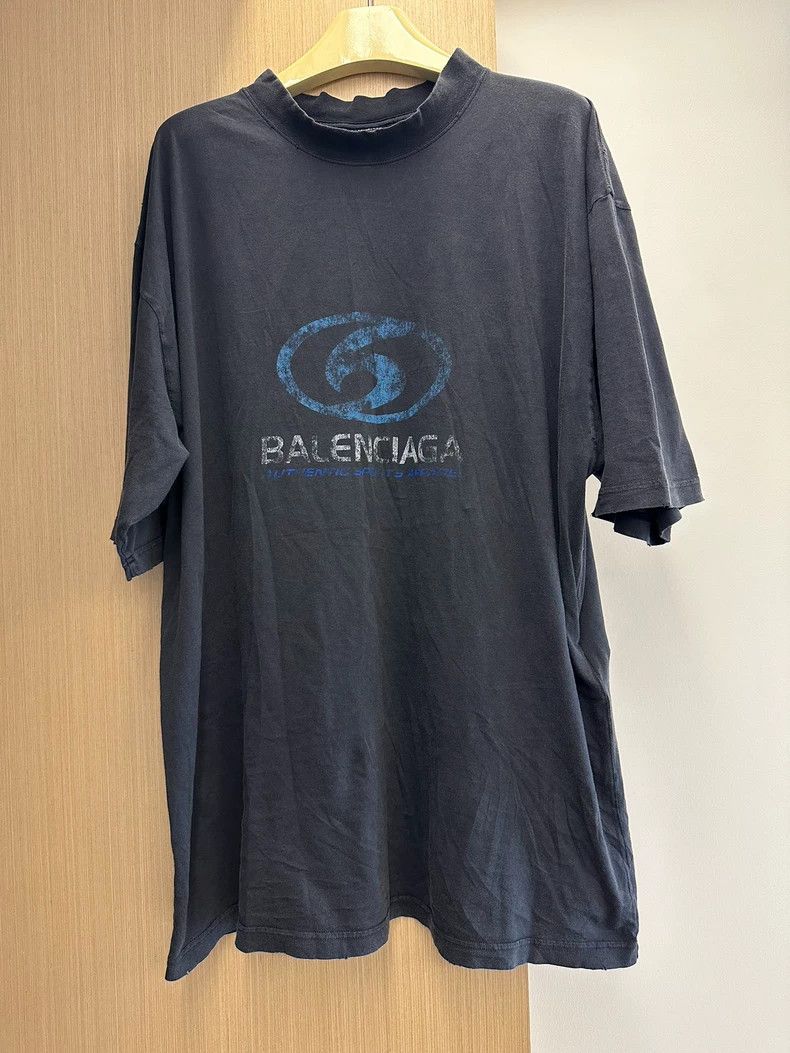 Balenciaga Balenciaga Surfing Logo Vintage Distressed Short Sleeve T- Size US M / EU 48-50 / 2 - 1 Thumbnail