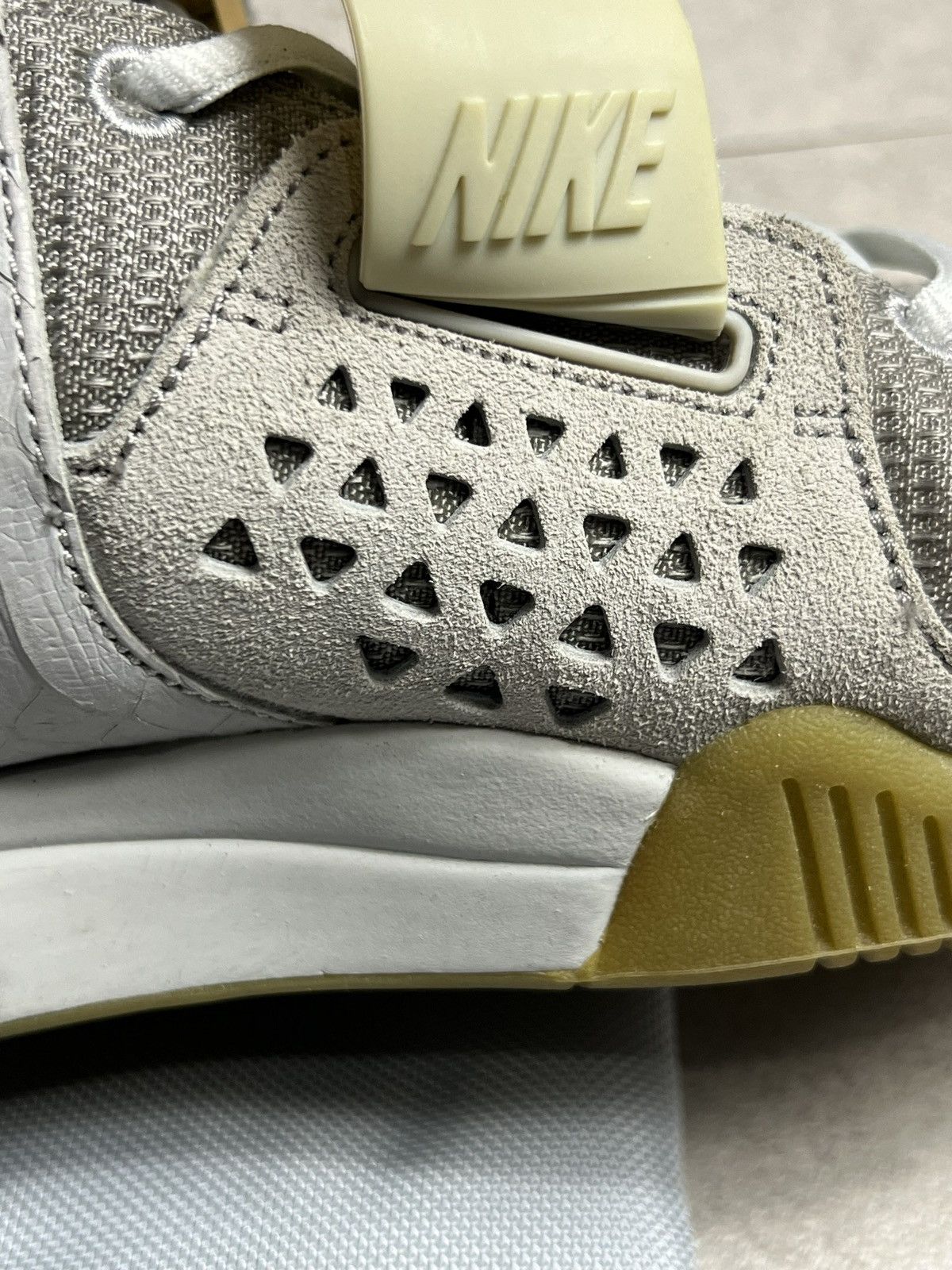 Nike Nike Air Yeezy 2 Pure Platinum Sneaker size 10 Size US 10 / EU 43 - 9 Thumbnail