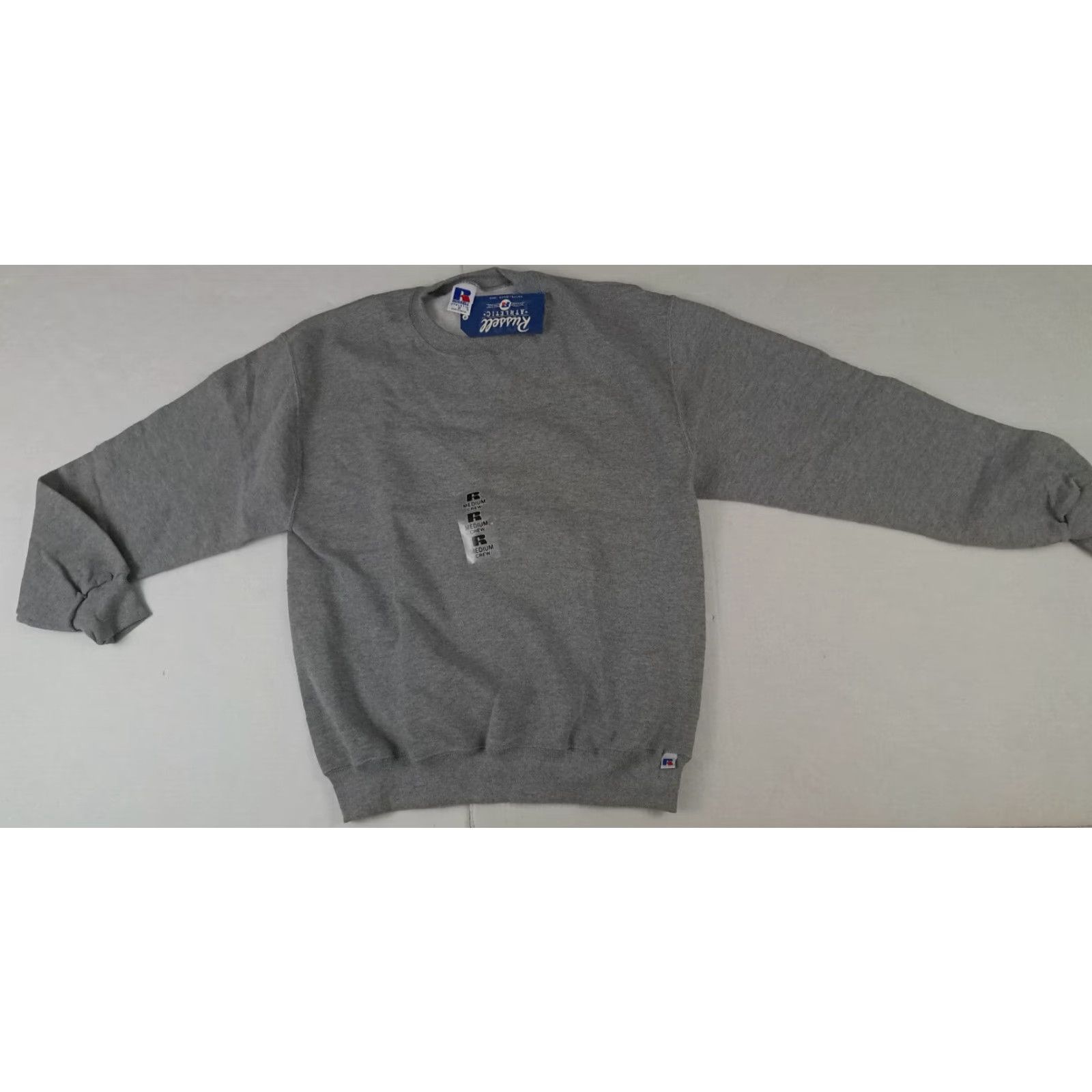 Russell Athletic VINTAGE Russell Sweatshirt Gray M Unisex Adults Pullover Good clean condition 26in long 22in pit to pit Grey Medium All Seasons NWT old stock Size US M / EU 48-50 / 2 - 3 Thumbnail