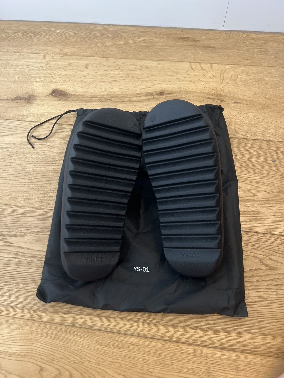 Yeezy Yeezy Slide – Black – Size US 10 Size US 10 / EU 43 - 3 Thumbnail